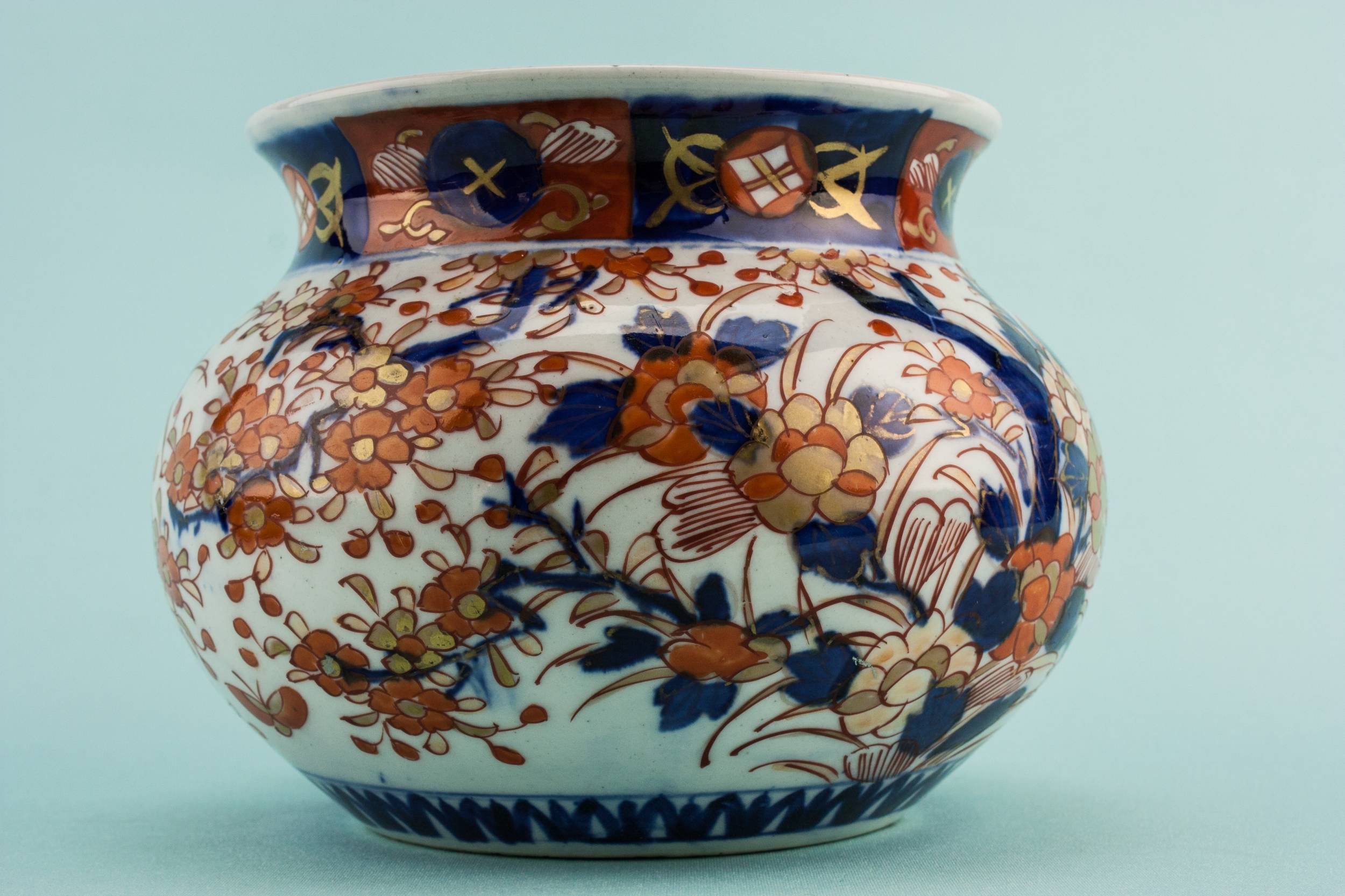 Porcelain Antique Floral — Imari porcelain vase 2
