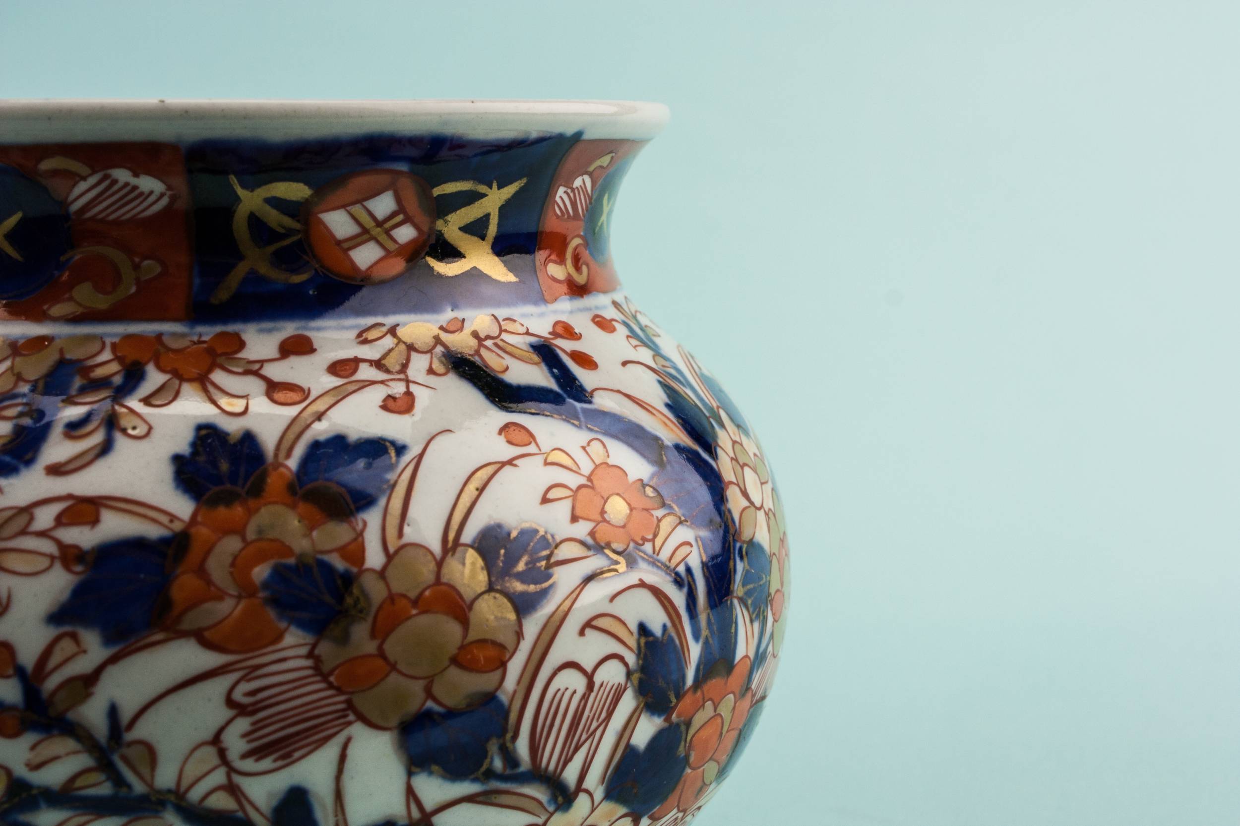 Porcelain Antique Floral — Imari porcelain vase 3