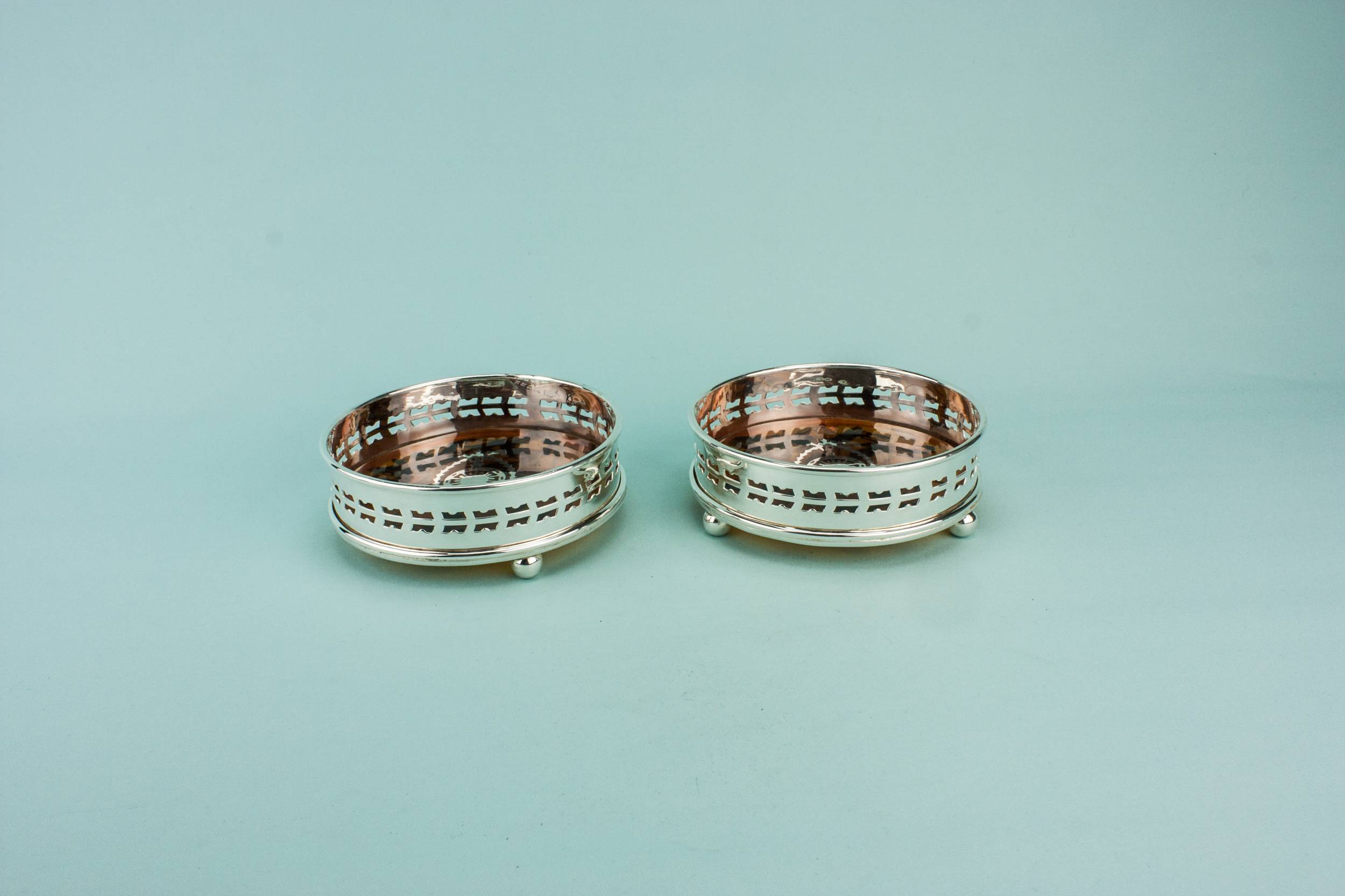 Medium Vintage Pierced — 2 retro coasters