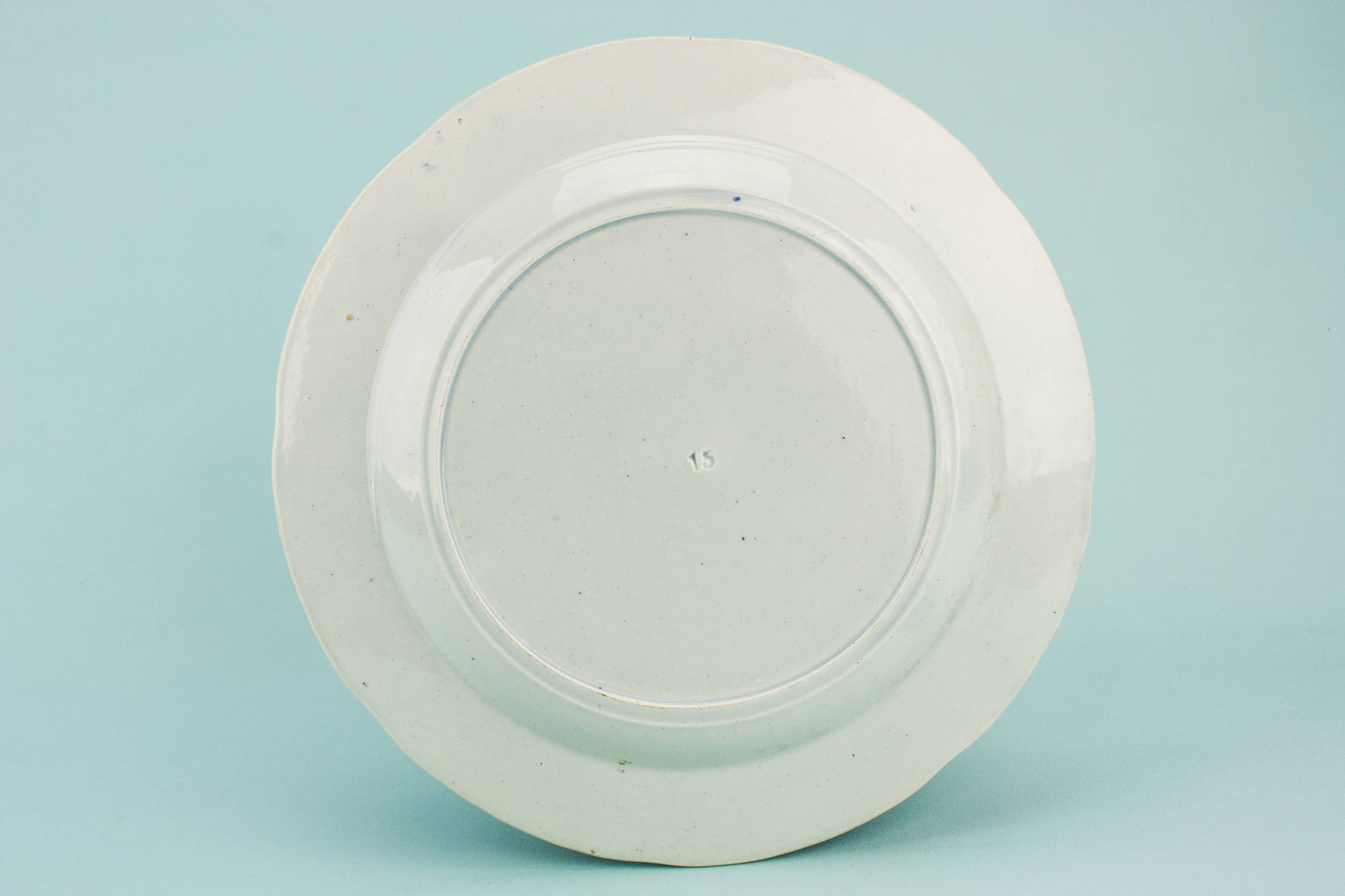 Victorian Antique Willow — Victorian pottery dinner plate 2