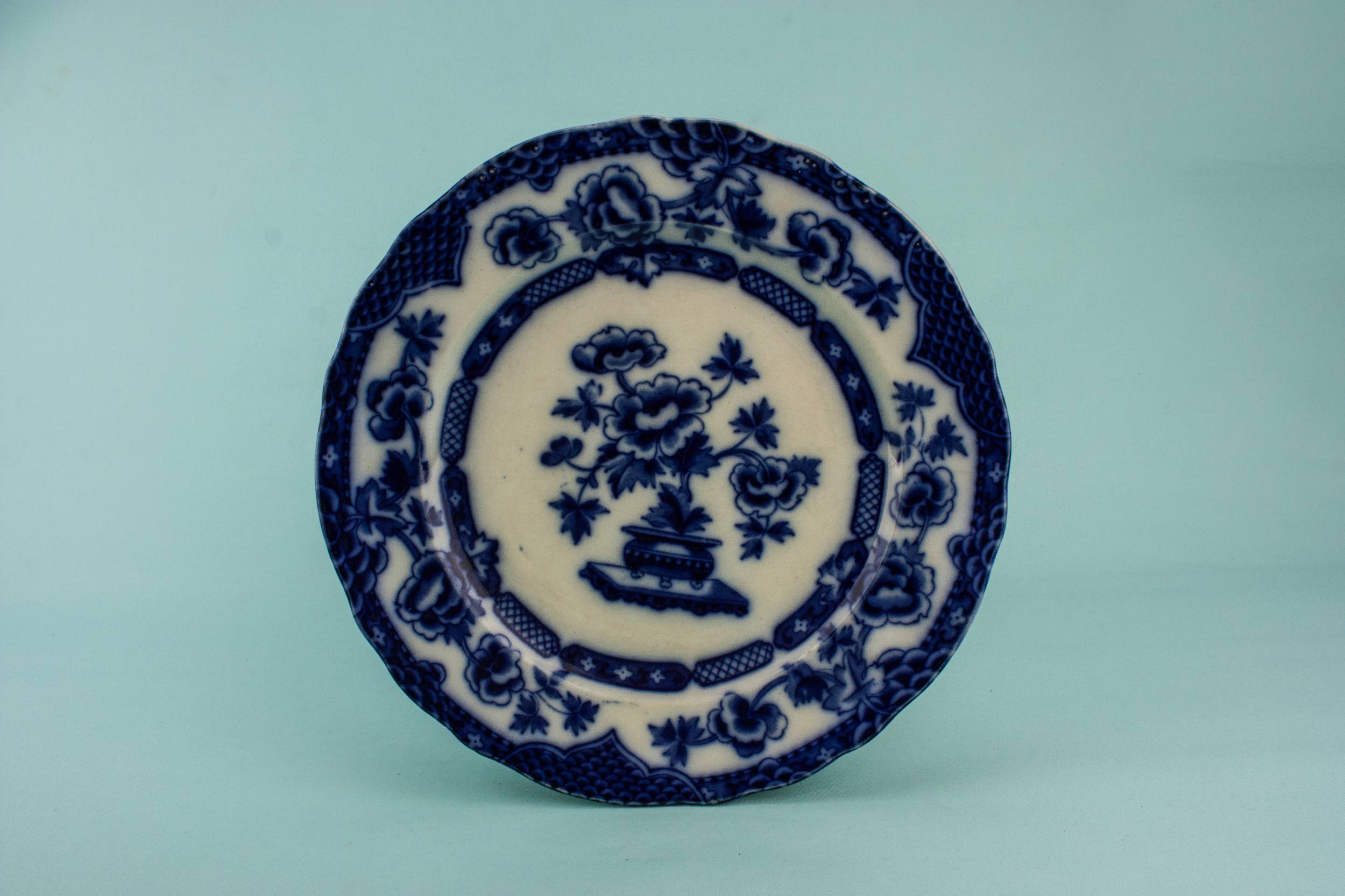 Victorian Unusual Unique — Blue and white serving bowl