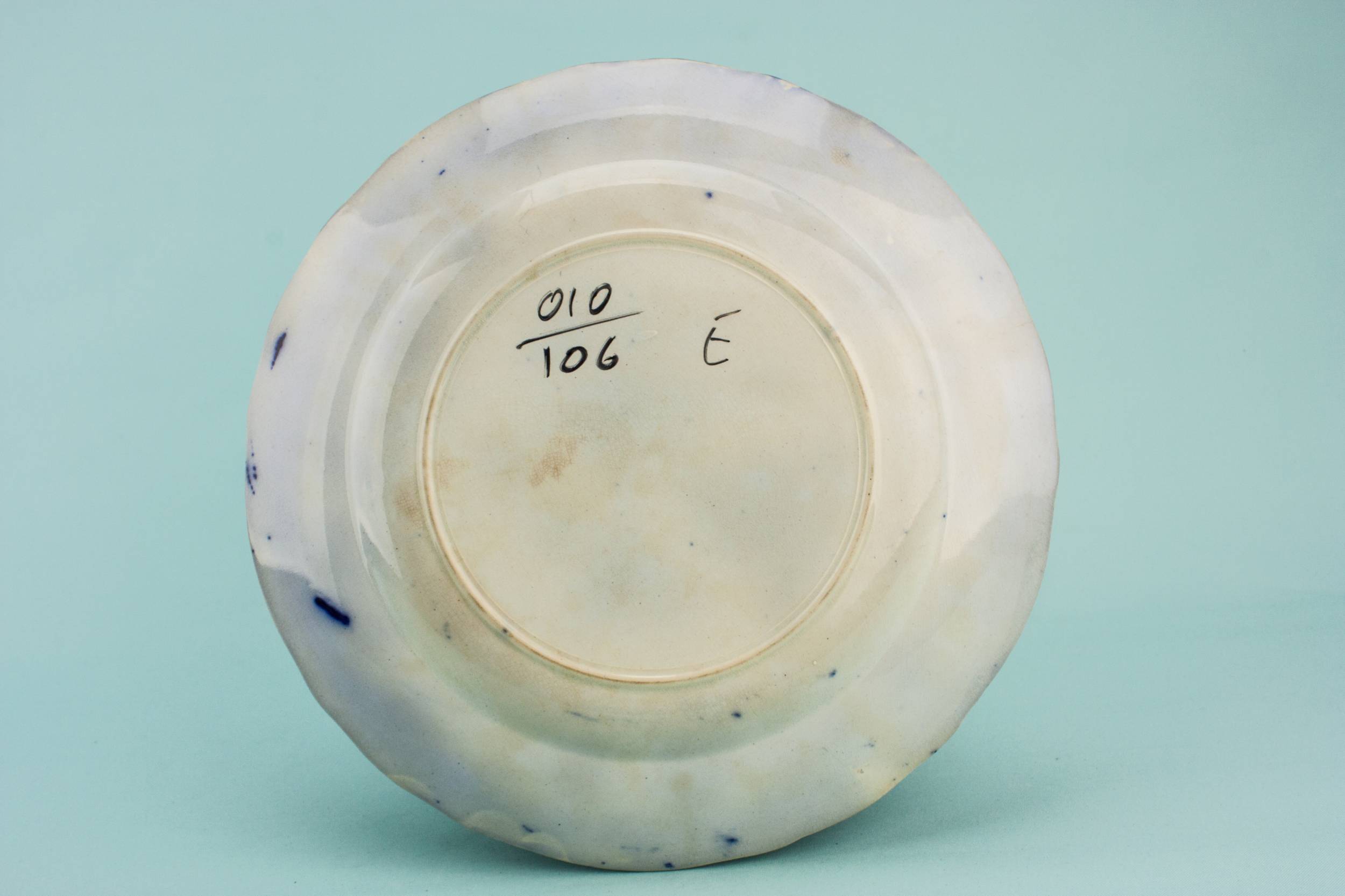 Victorian Unusual Unique — Blue and white serving bowl 2