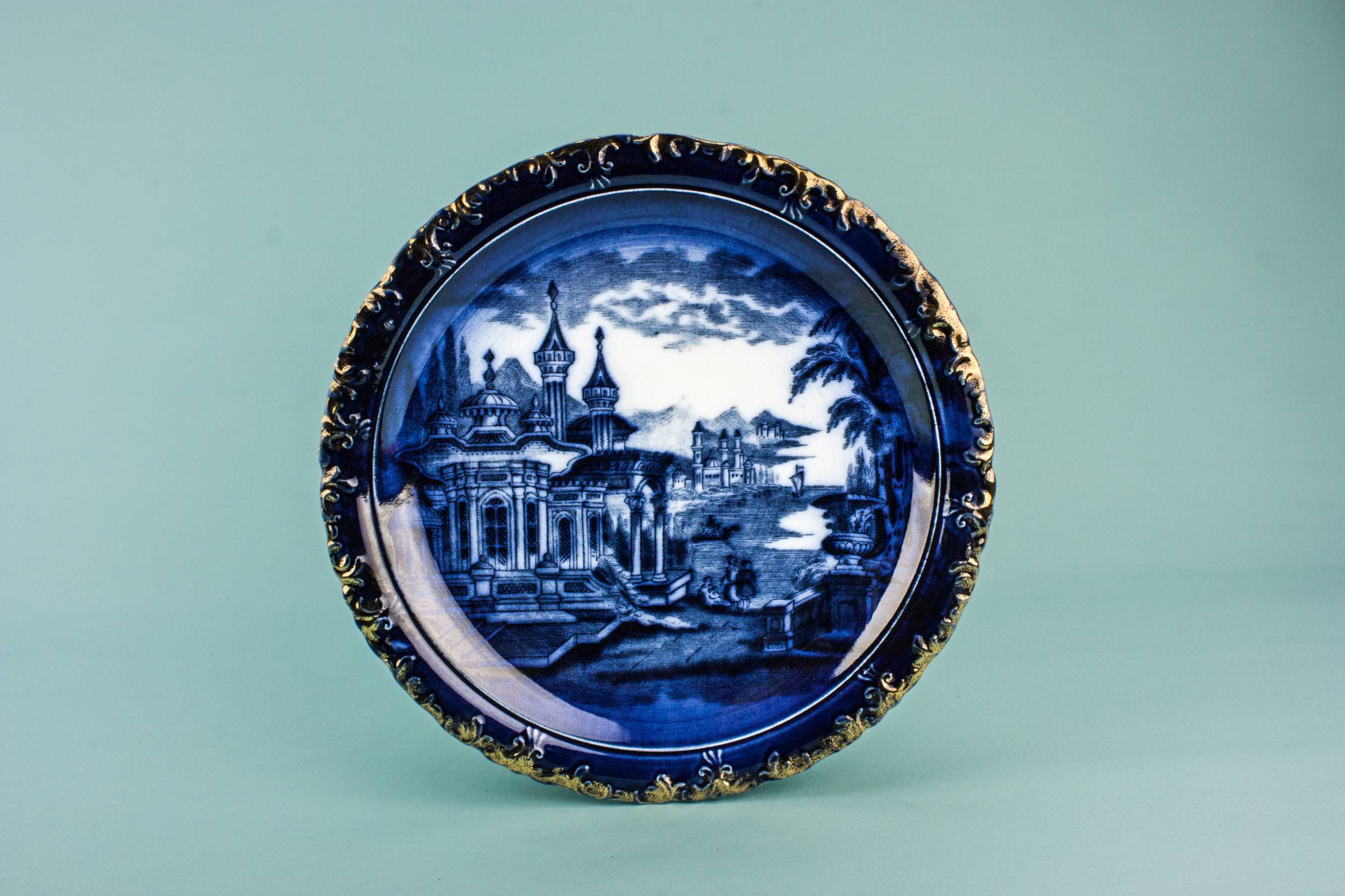 Pottery Elegant Landscape — Blue and white cake plate