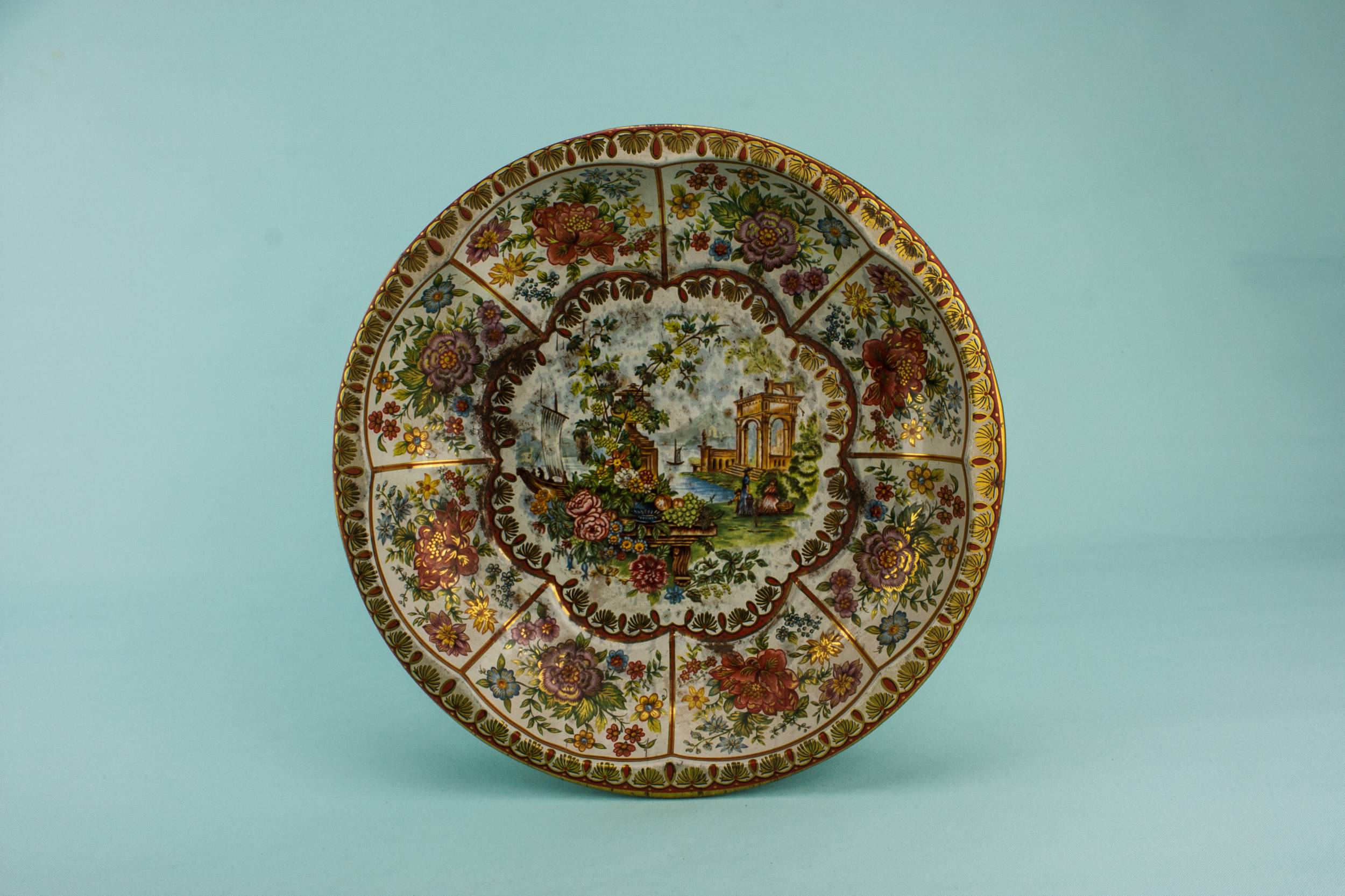 Retro Rustic Decorative — Colourful metal bowl