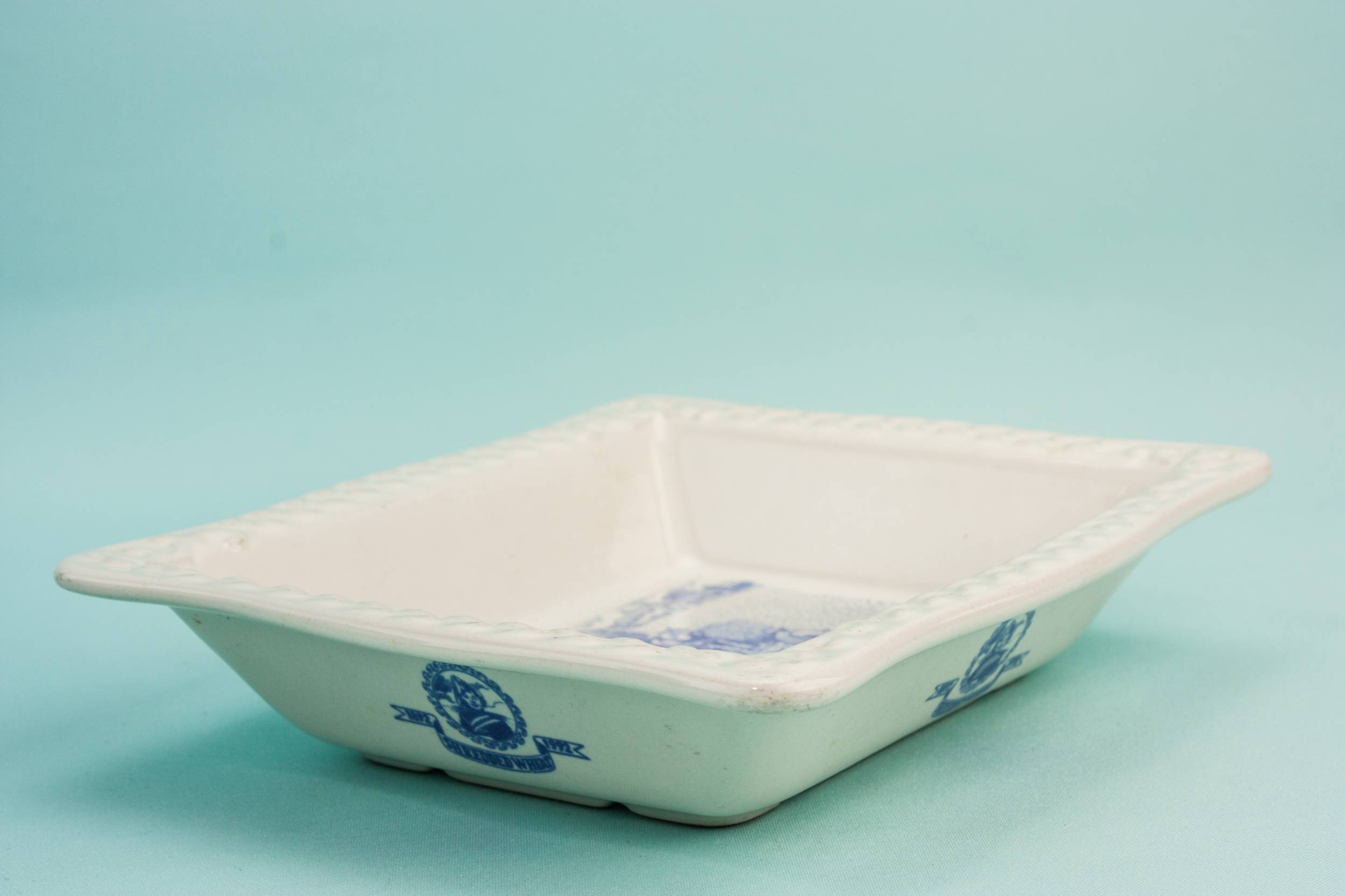 Stylish Vintage Serving — Blue and white serving dish 3