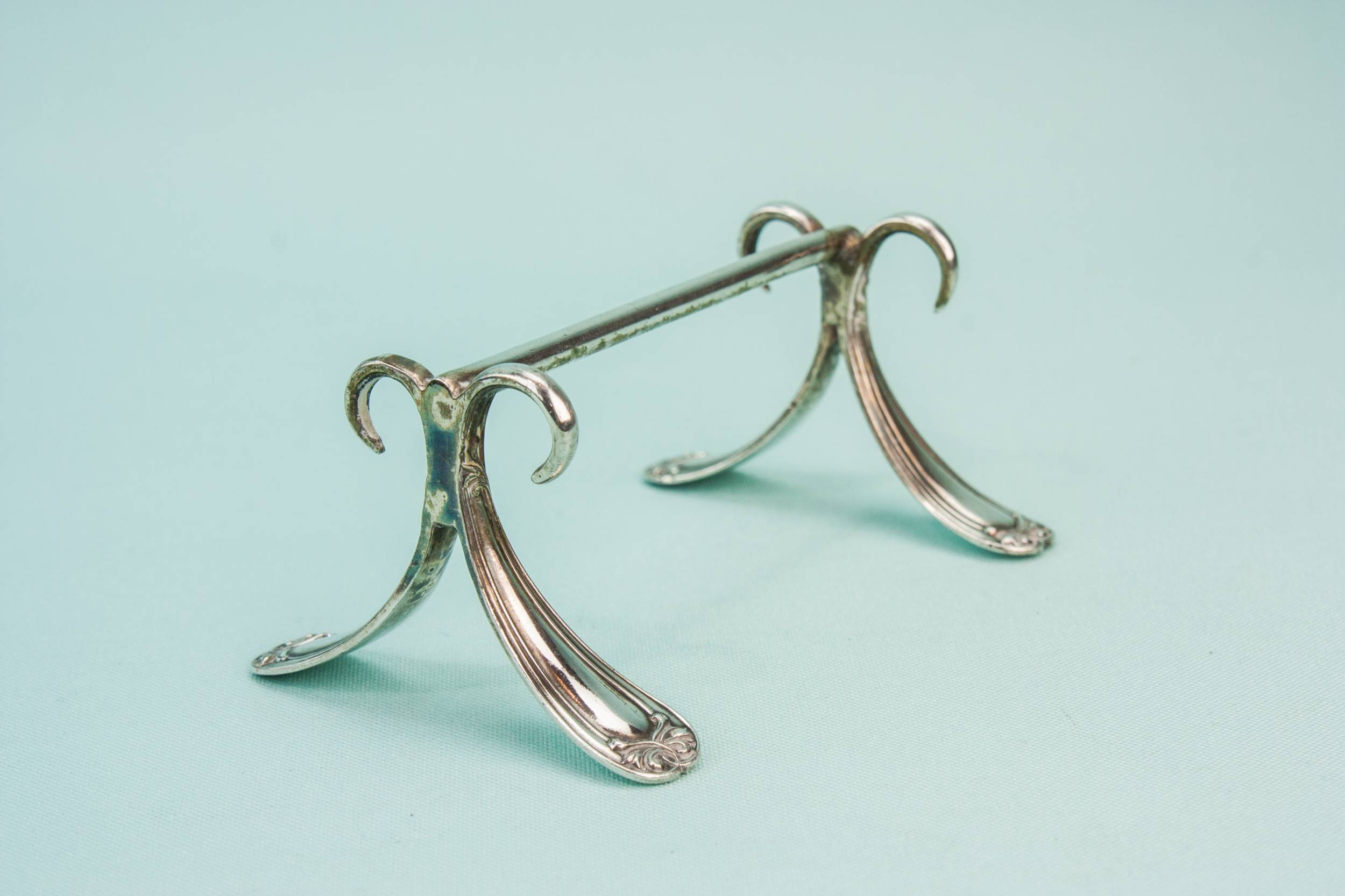 Art Nouveau knife rest