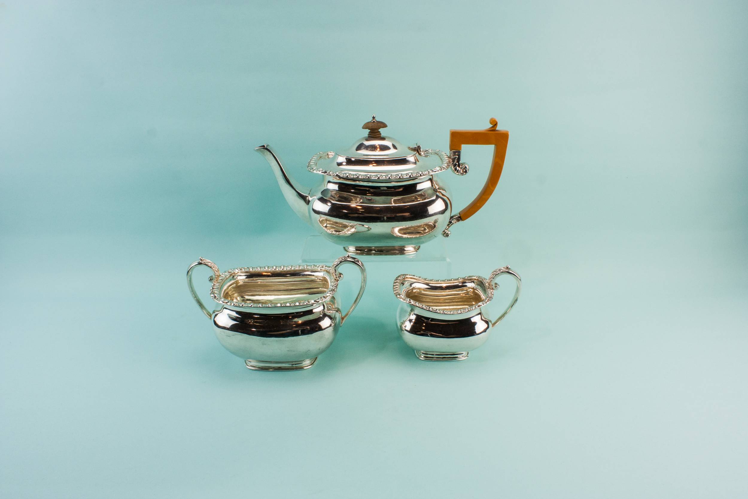 Trio Spectacular Vintage — Art Deco tea set