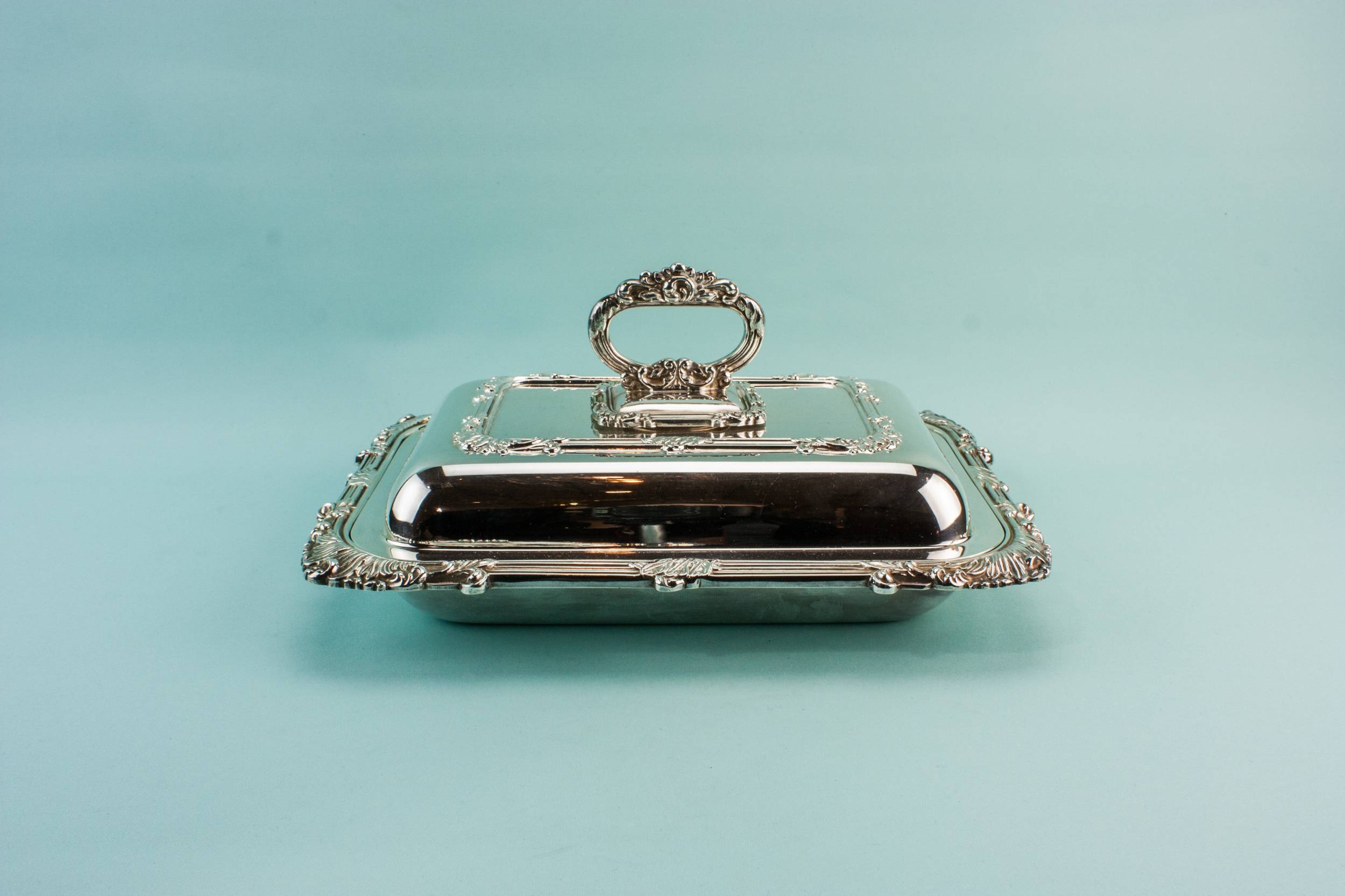 Neo-Classical Elegant Floral — Hot serving bowl and lid