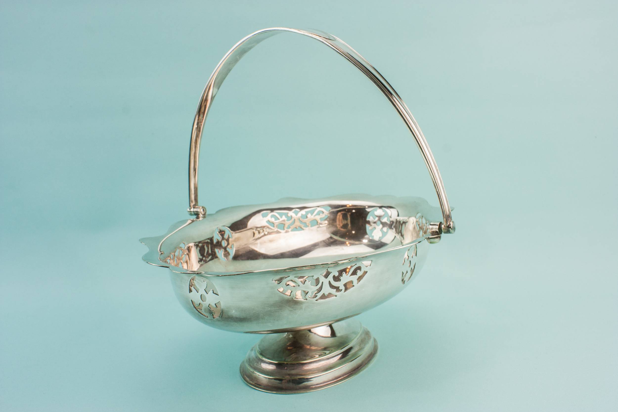 Elegant Edwardian Pierced — Silver plated metal bowl 1