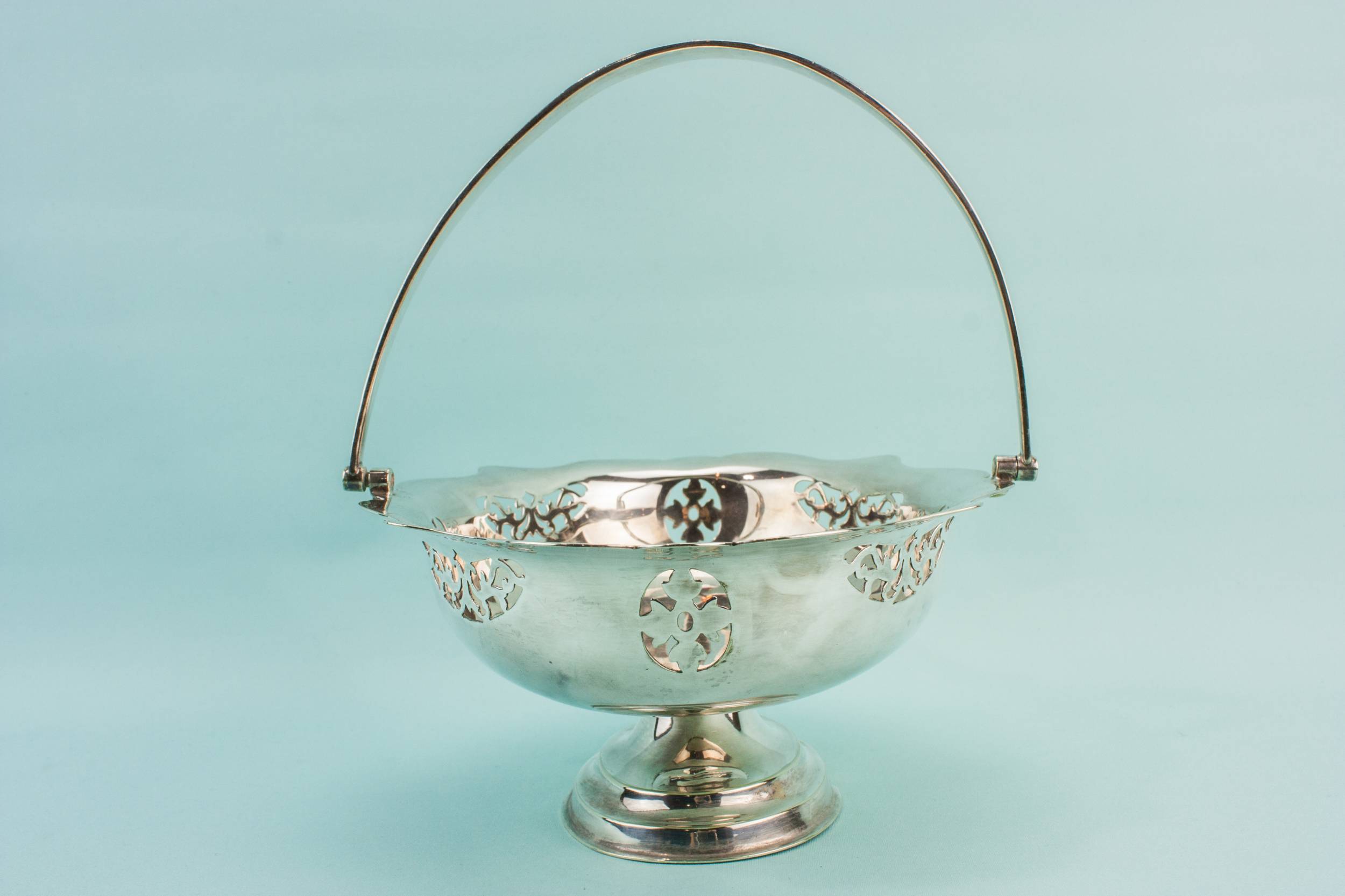 Elegant Edwardian Pierced — Silver plated metal bowl 2