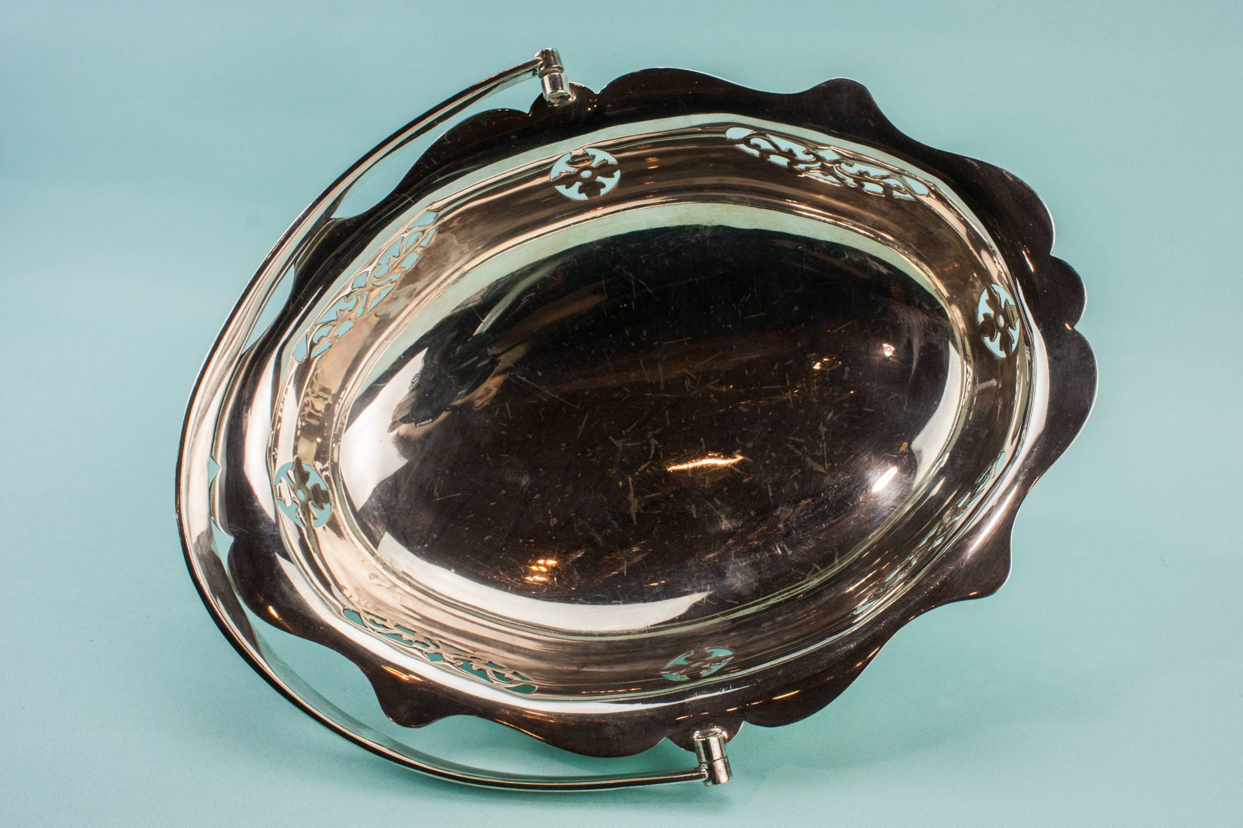 Elegant Edwardian Pierced — Silver plated metal bowl 3