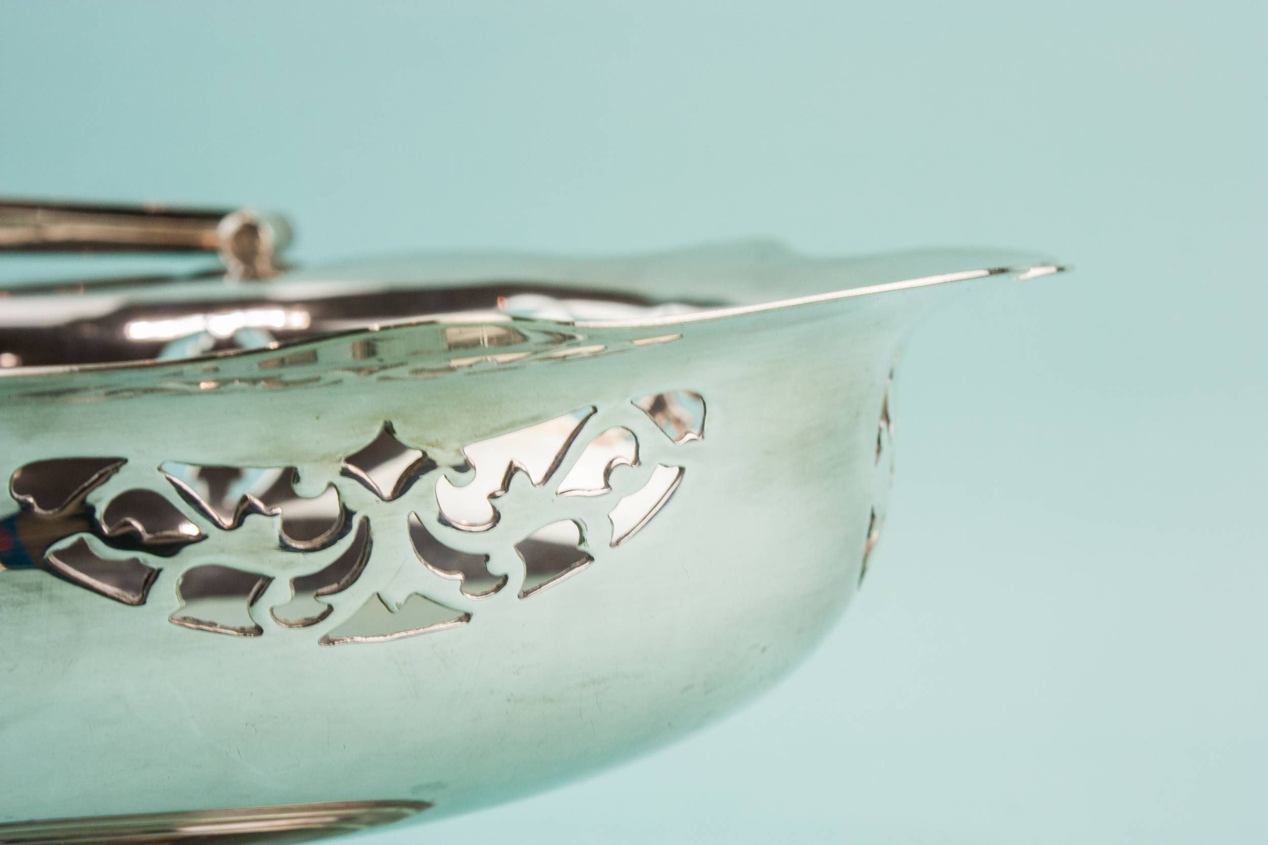 Elegant Edwardian Pierced — Silver plated metal bowl 4
