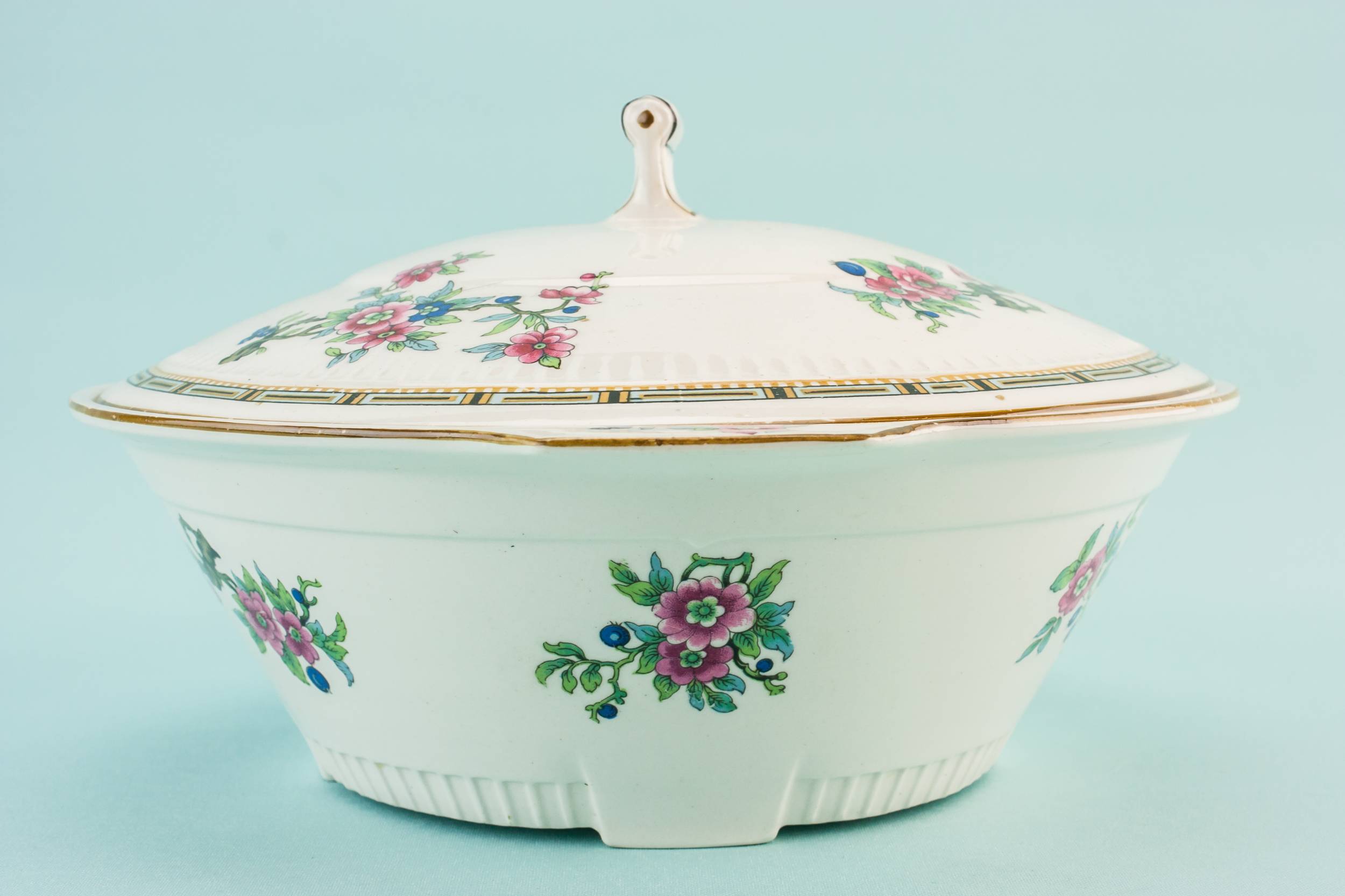 Vintage Art Deco — Art Deco pottery tureen 2
