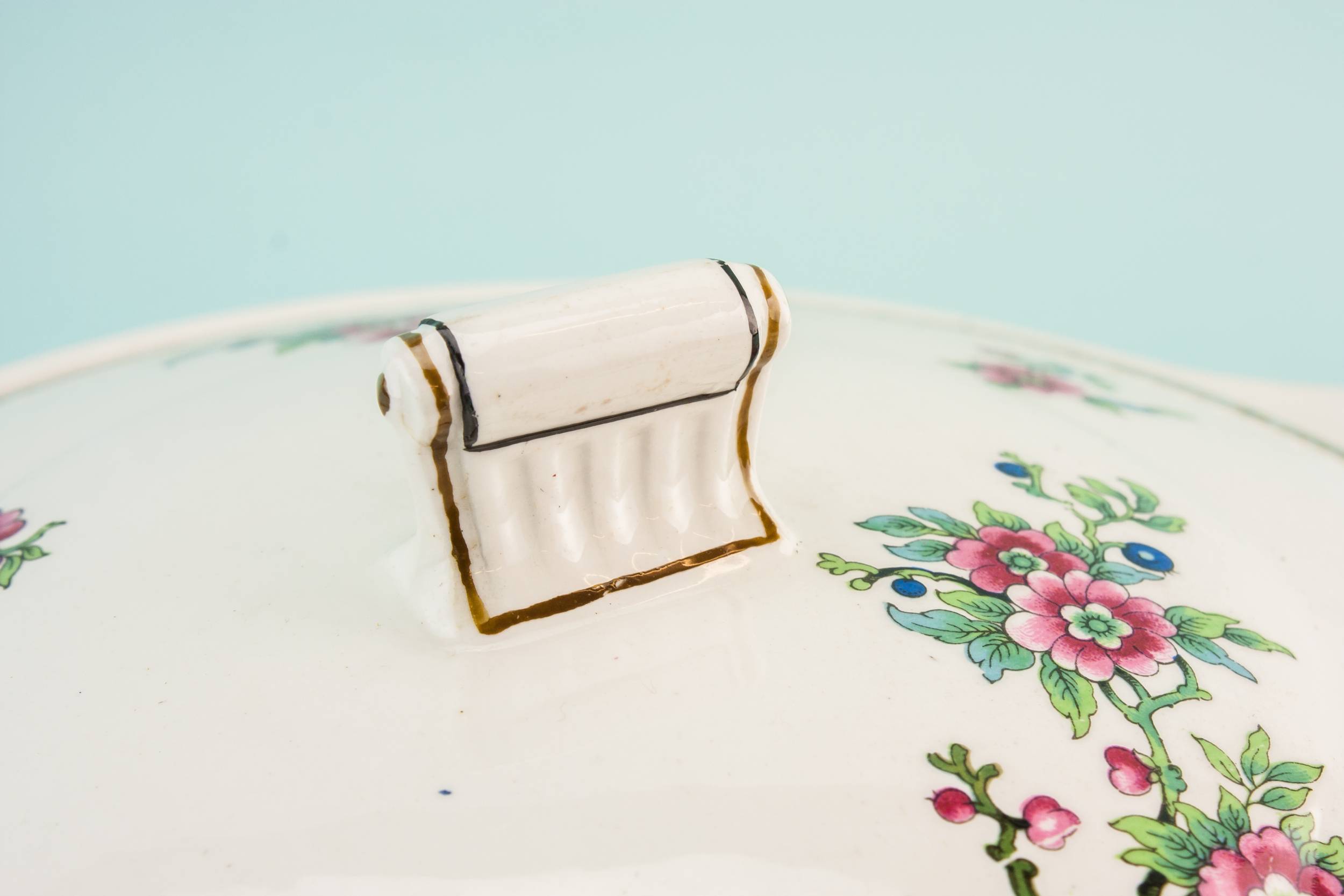 Vintage Art Deco — Art Deco pottery tureen 3