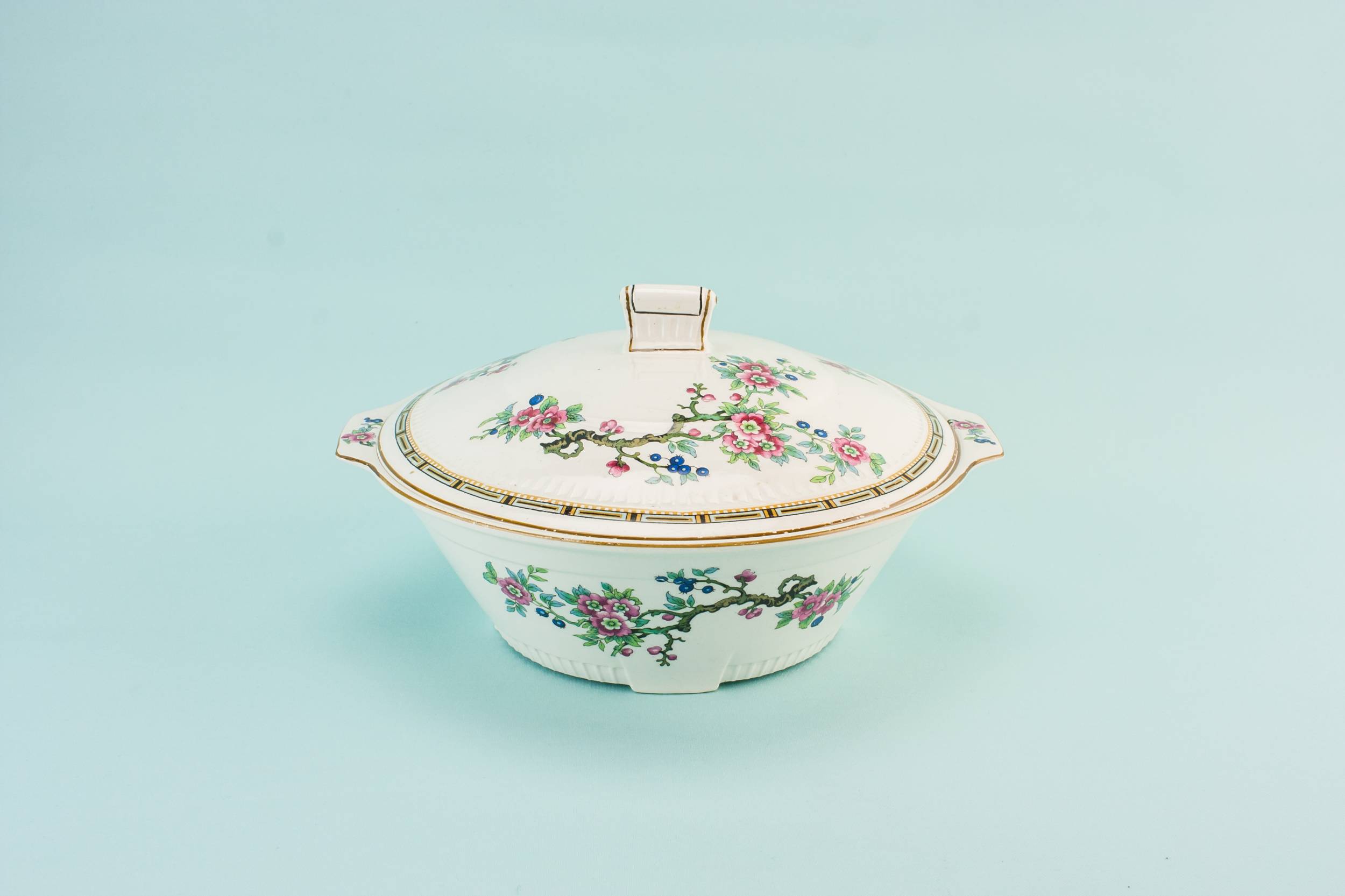 Vintage Art Deco — Art Deco pottery tureen