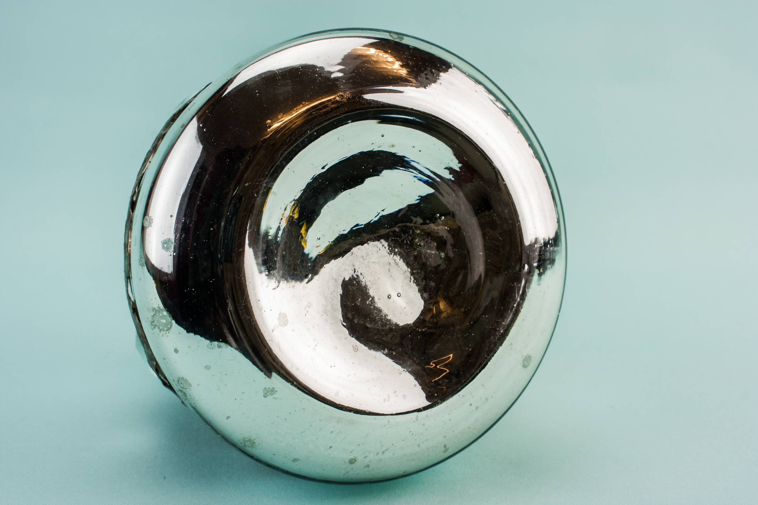 Elegant Modernist Glass — Small tapered vase 3