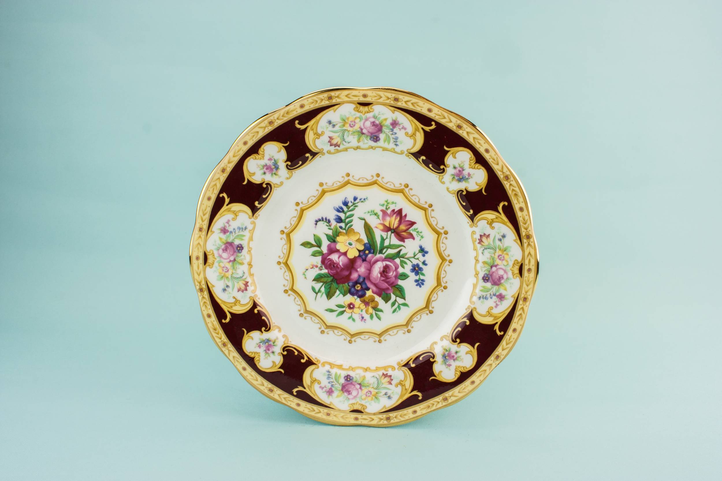 Stylish Vintage Lady — Retro bone china serving dish