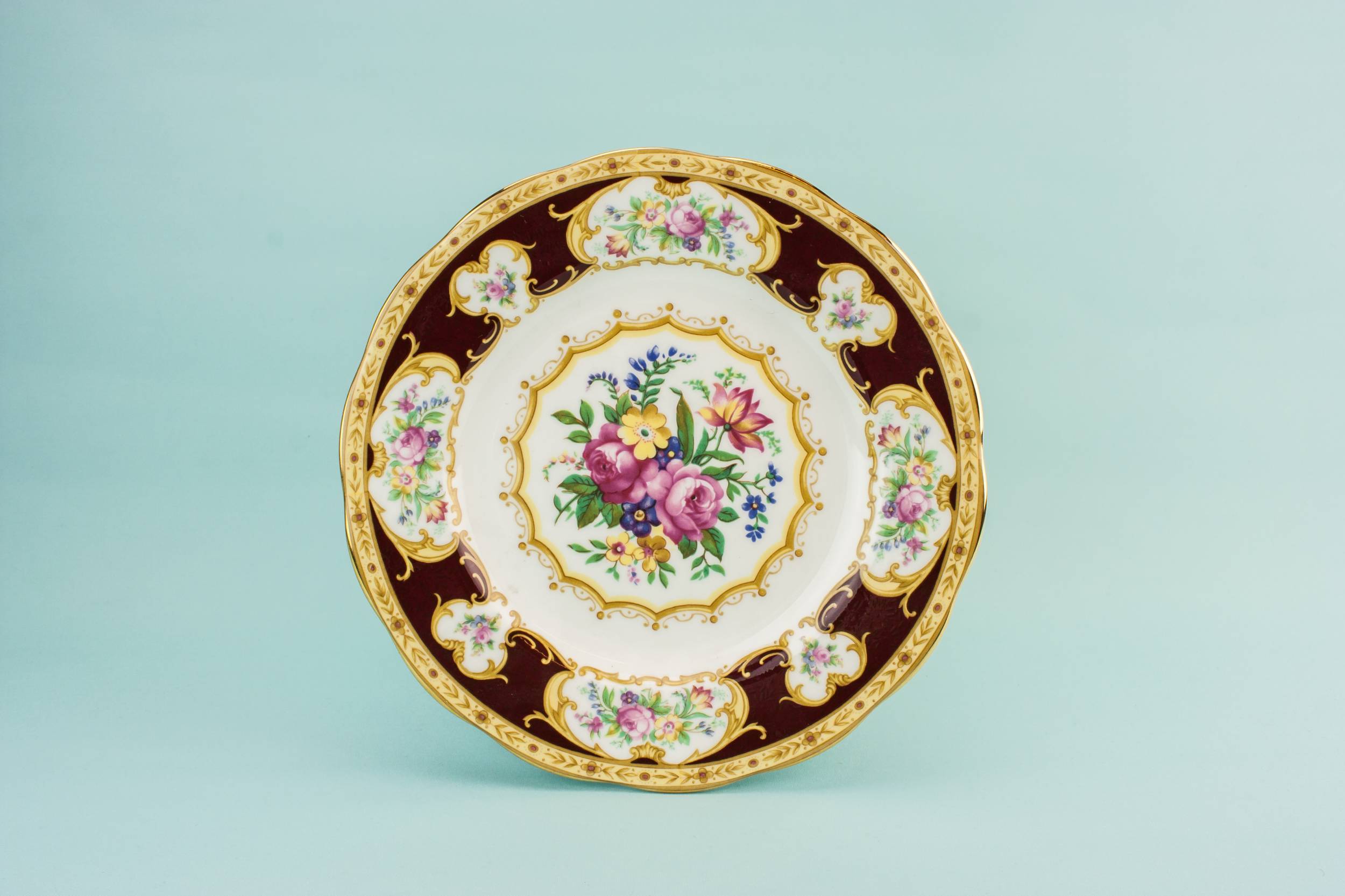 Stylish Vintage Royal — Retro bone china serving dish