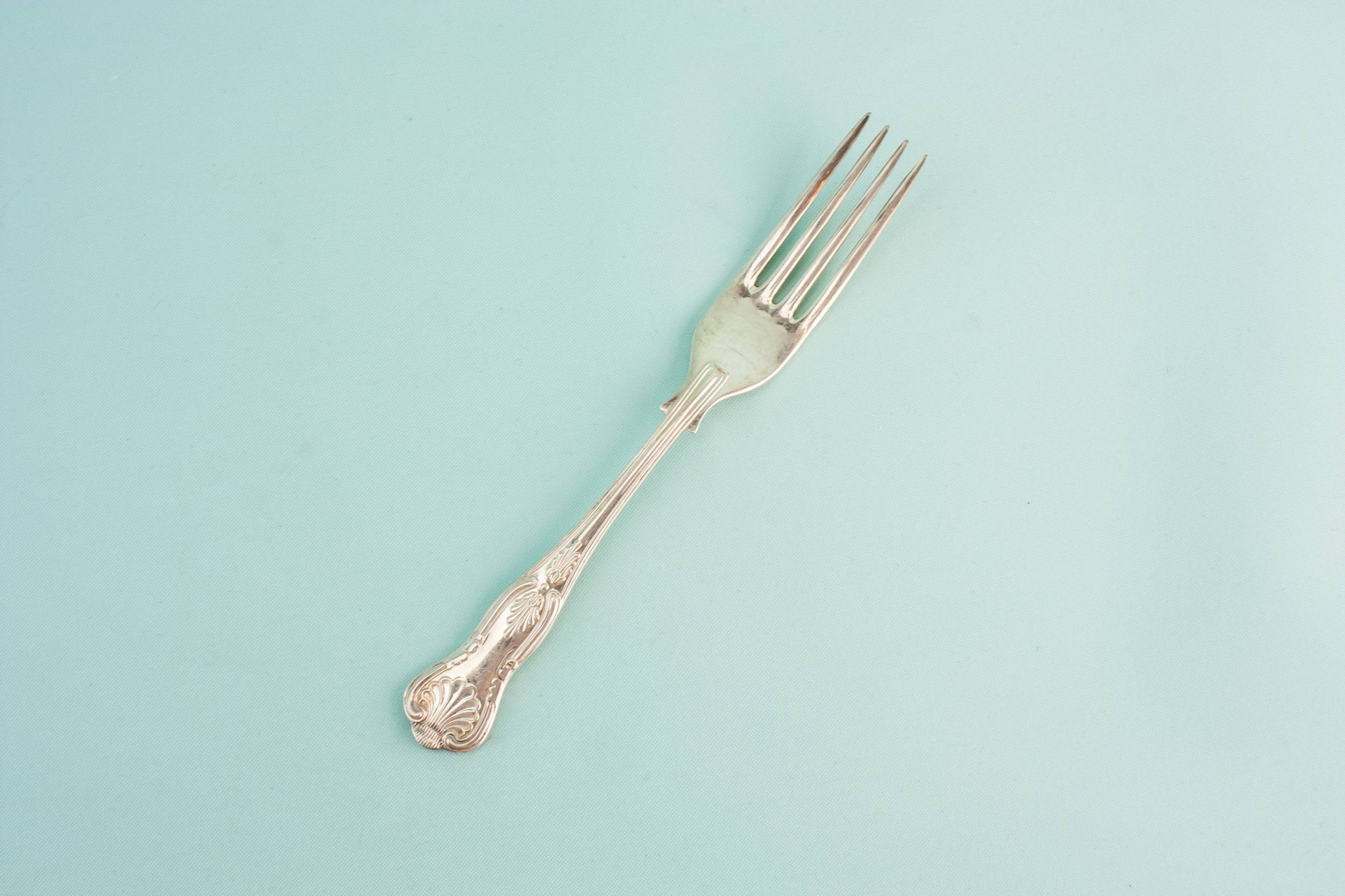 Classical Silver Plated — 3 medium dinner forks