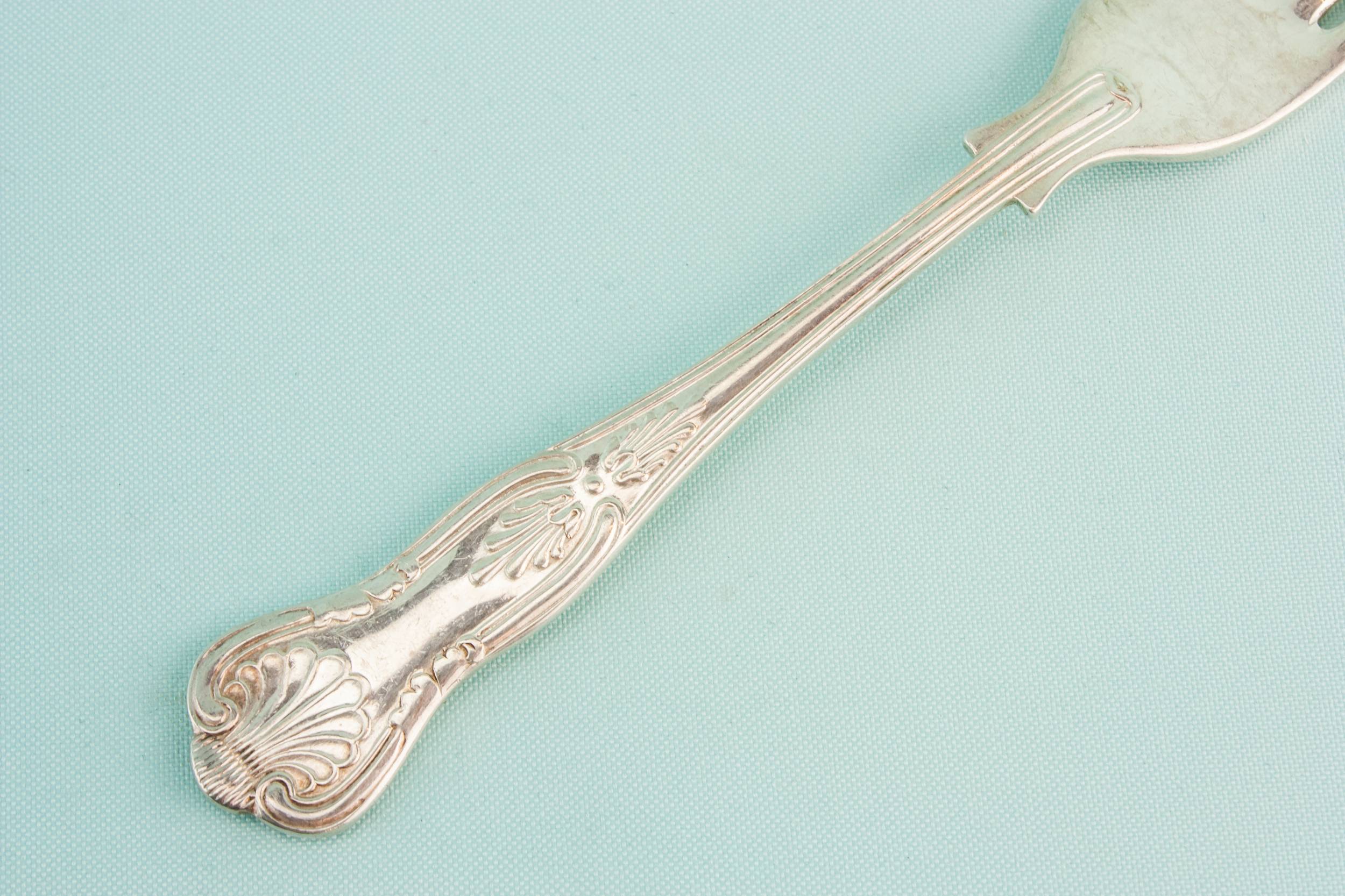 Classical Silver Plated — 3 medium dinner forks 2