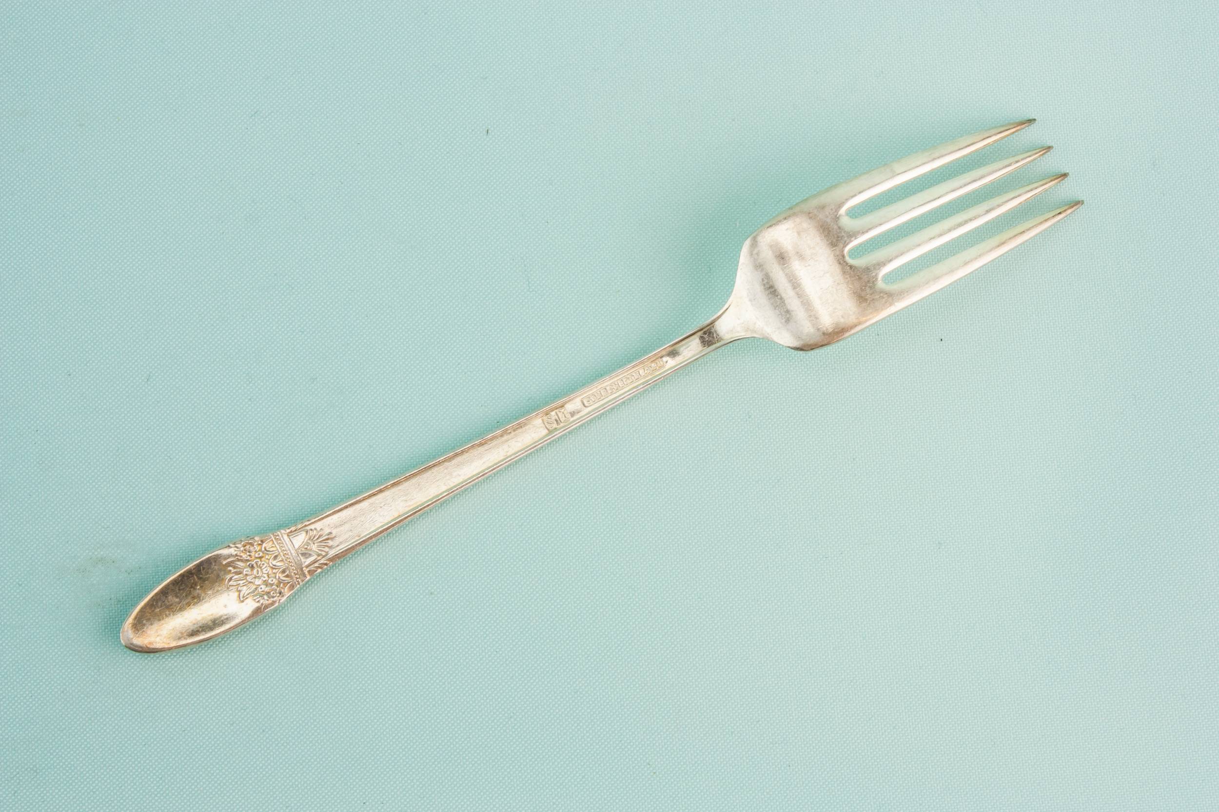Silver Plated Metal — 8 Art Deco dinner forks 1