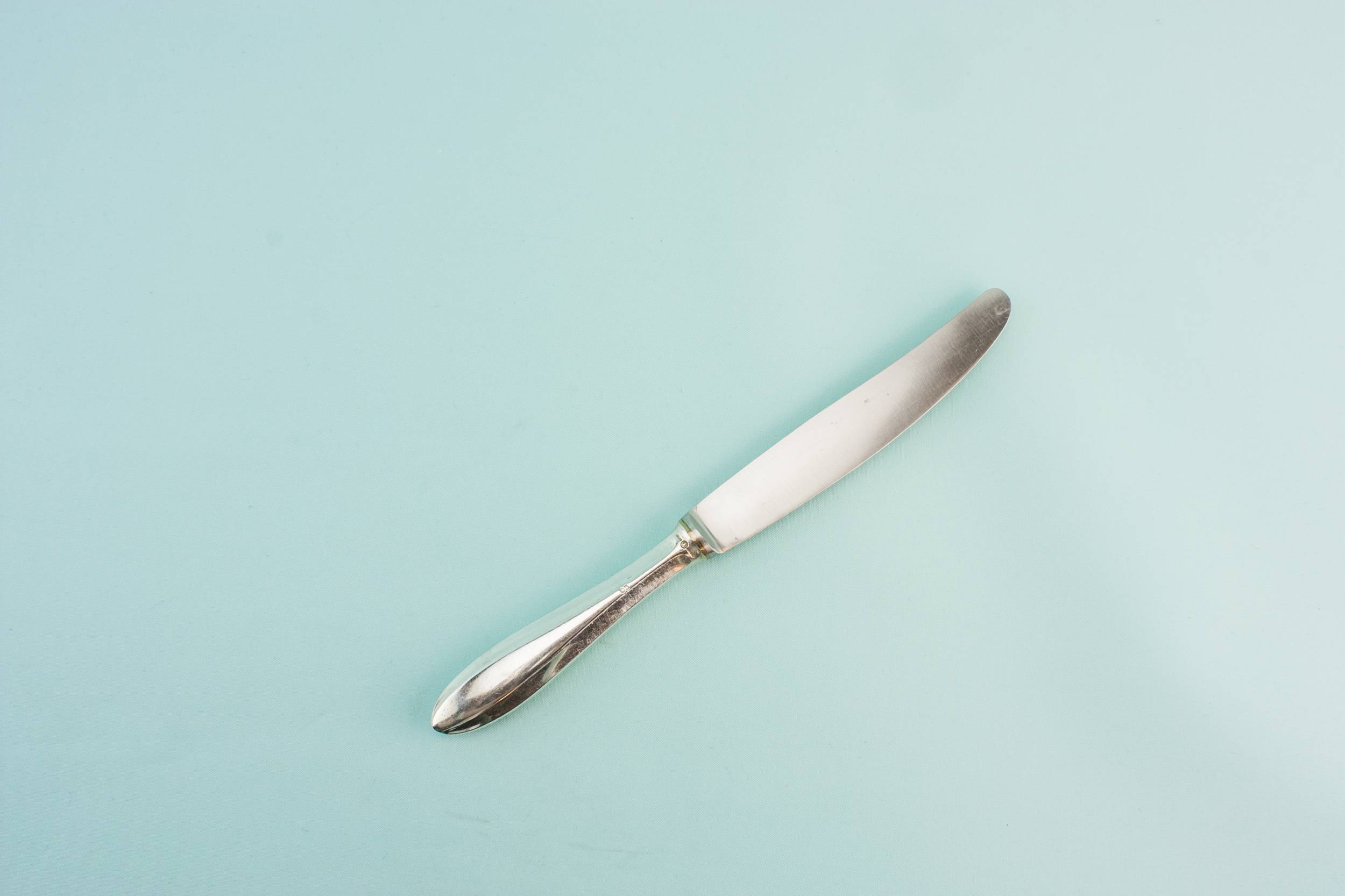 4 Art Deco dinner knives 1