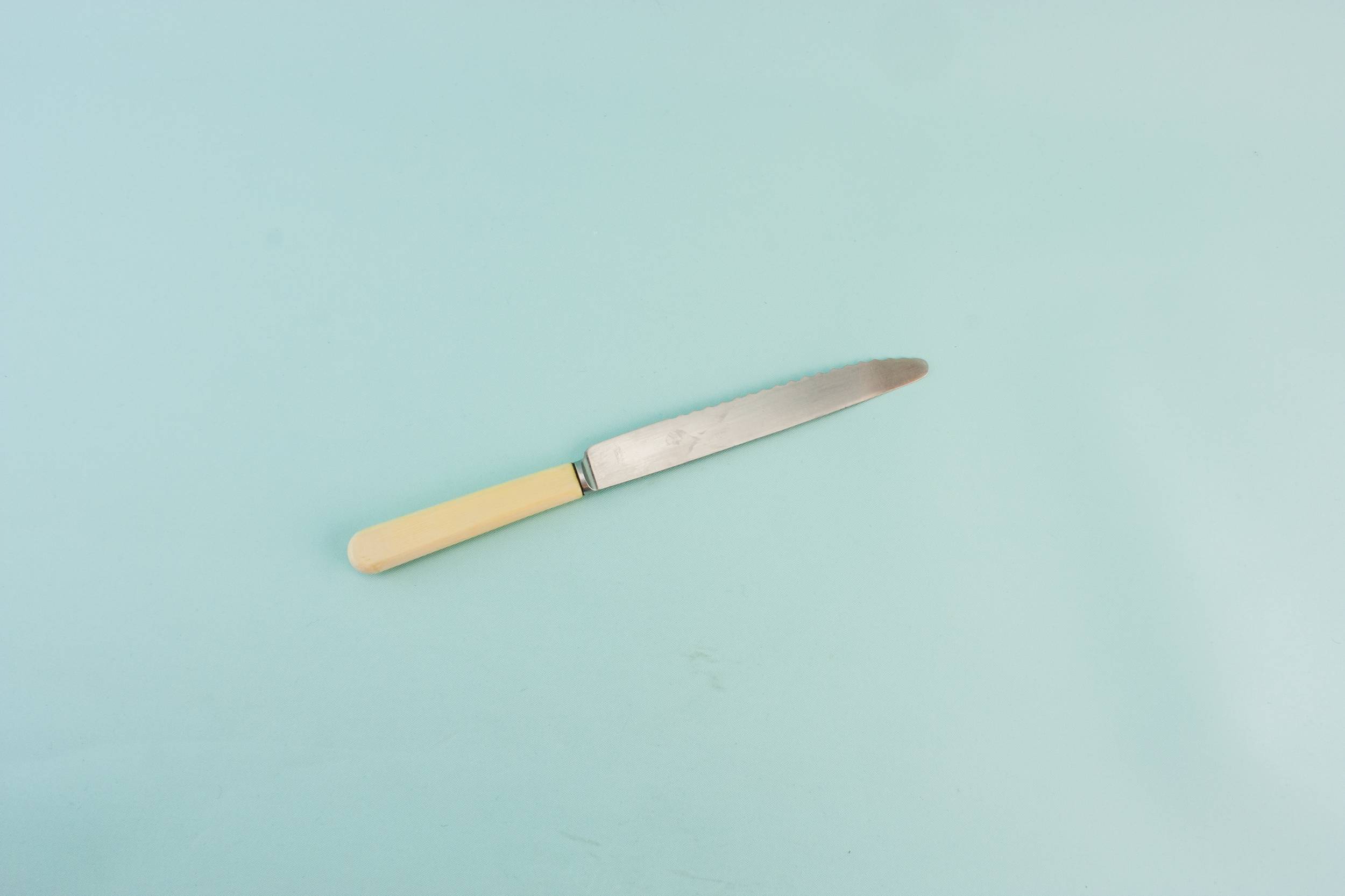 5 serrated dinner knives