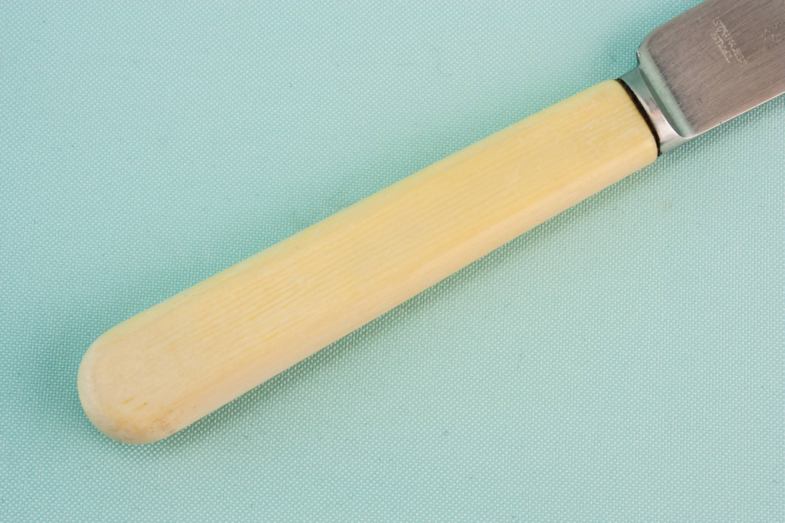 5 serrated dinner knives 2