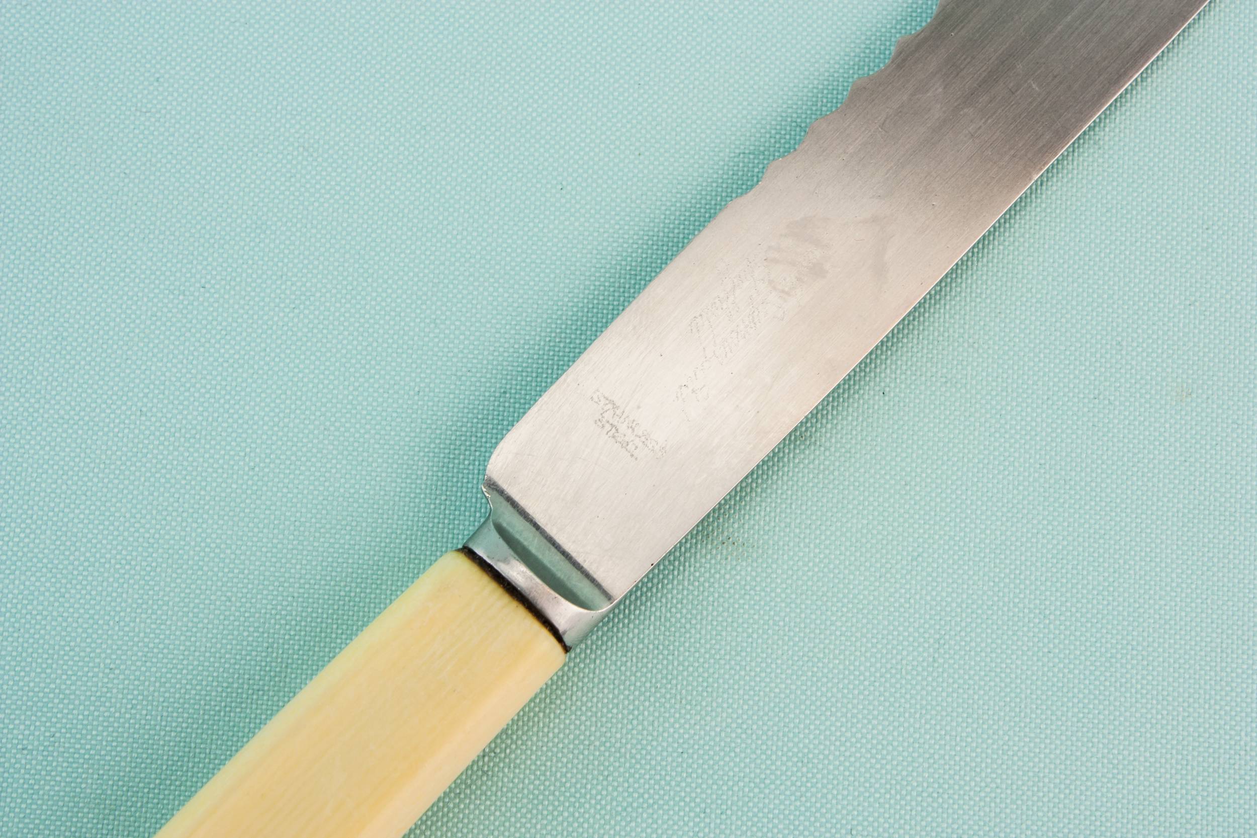 5 serrated dinner knives 3