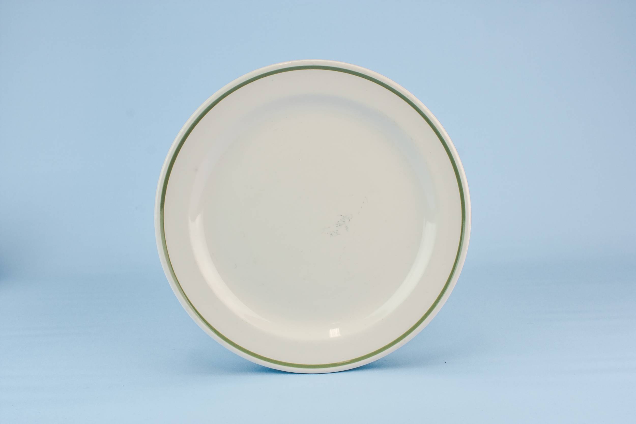 Classical Vintage Royal — 6 Royal Doulton medium plates
