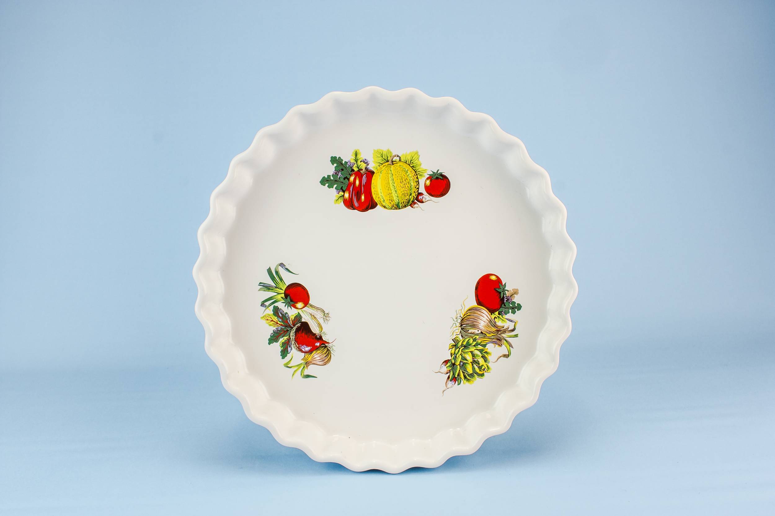 Elegant Pottery Serving — Retro pottery serving bowl