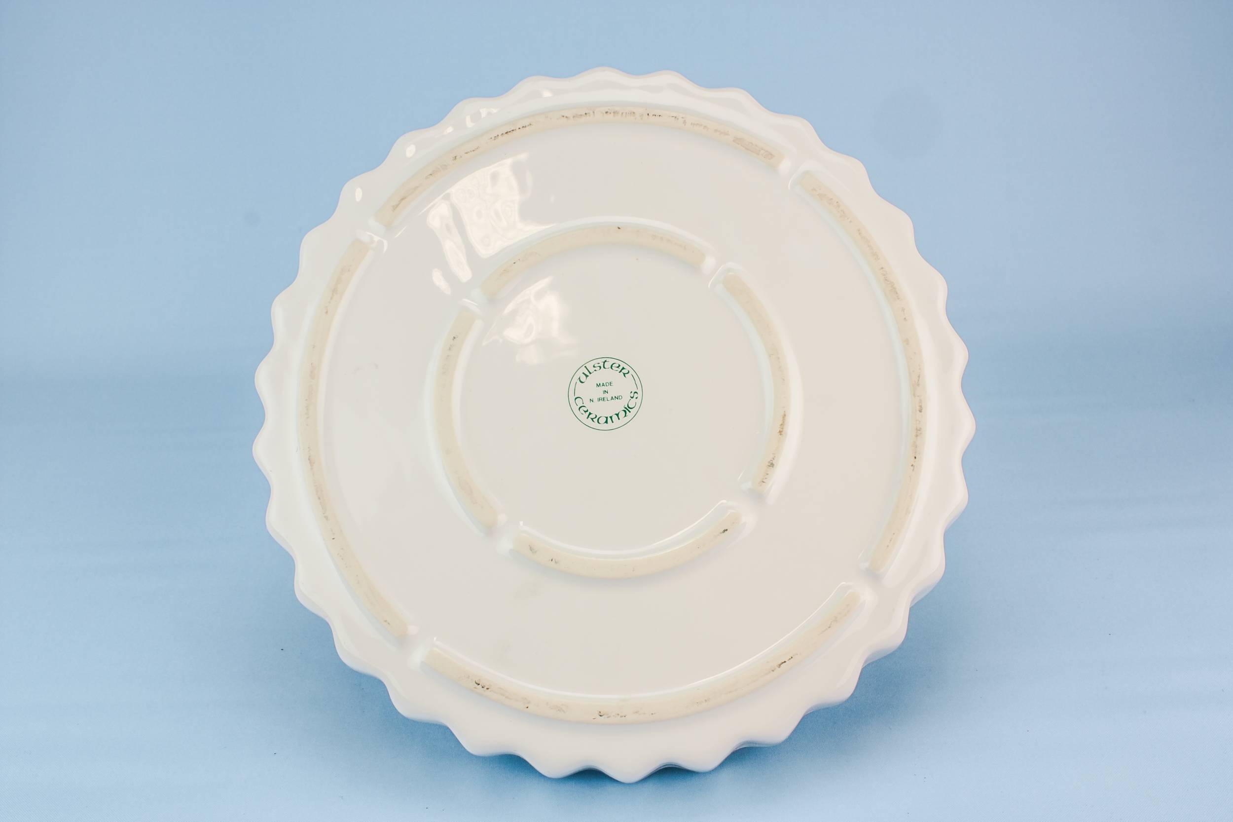 Elegant Pottery Serving — Retro pottery serving bowl 3