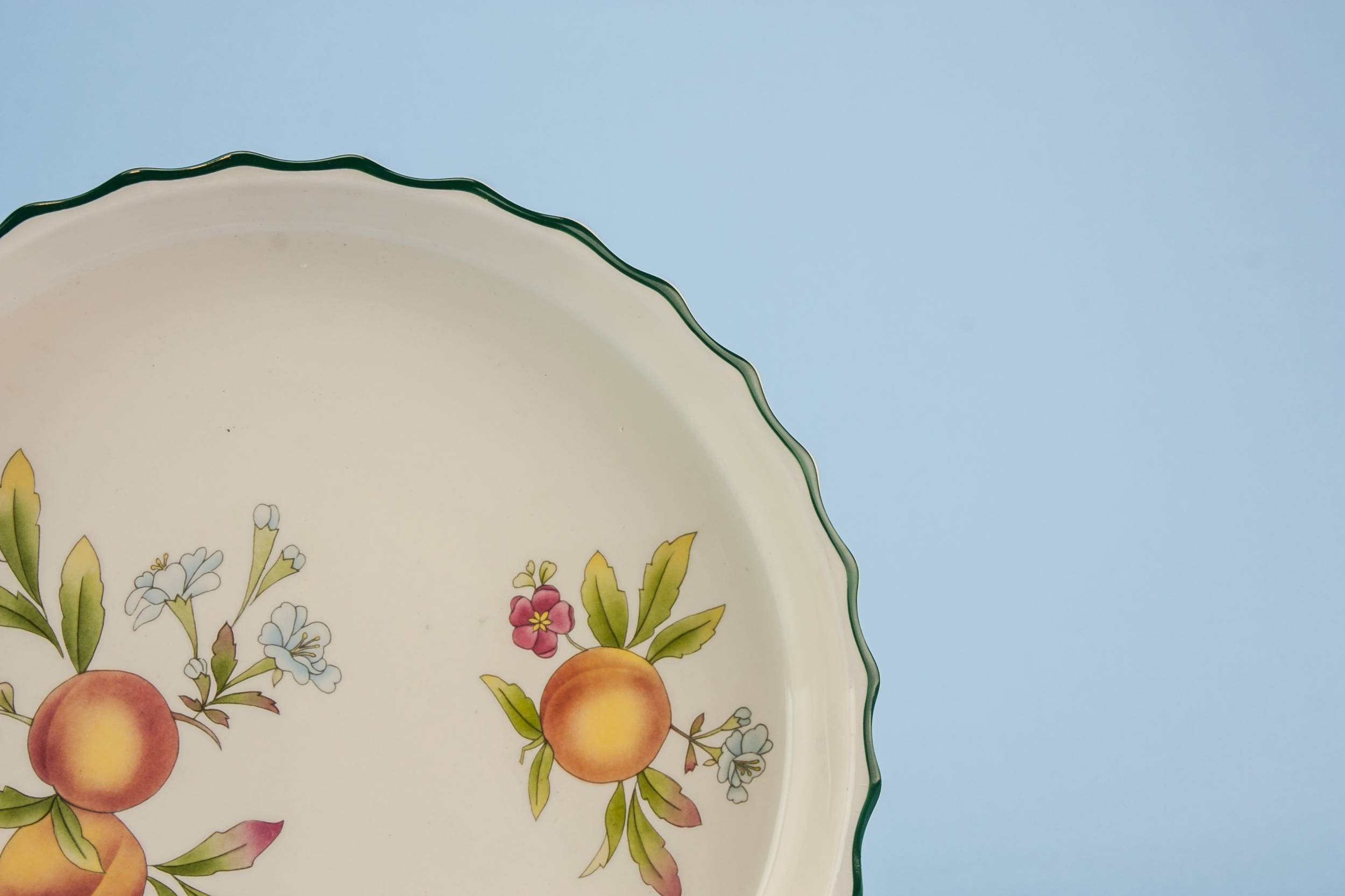 Elegant Retro Peaches — Retro pottery serving bowl 1