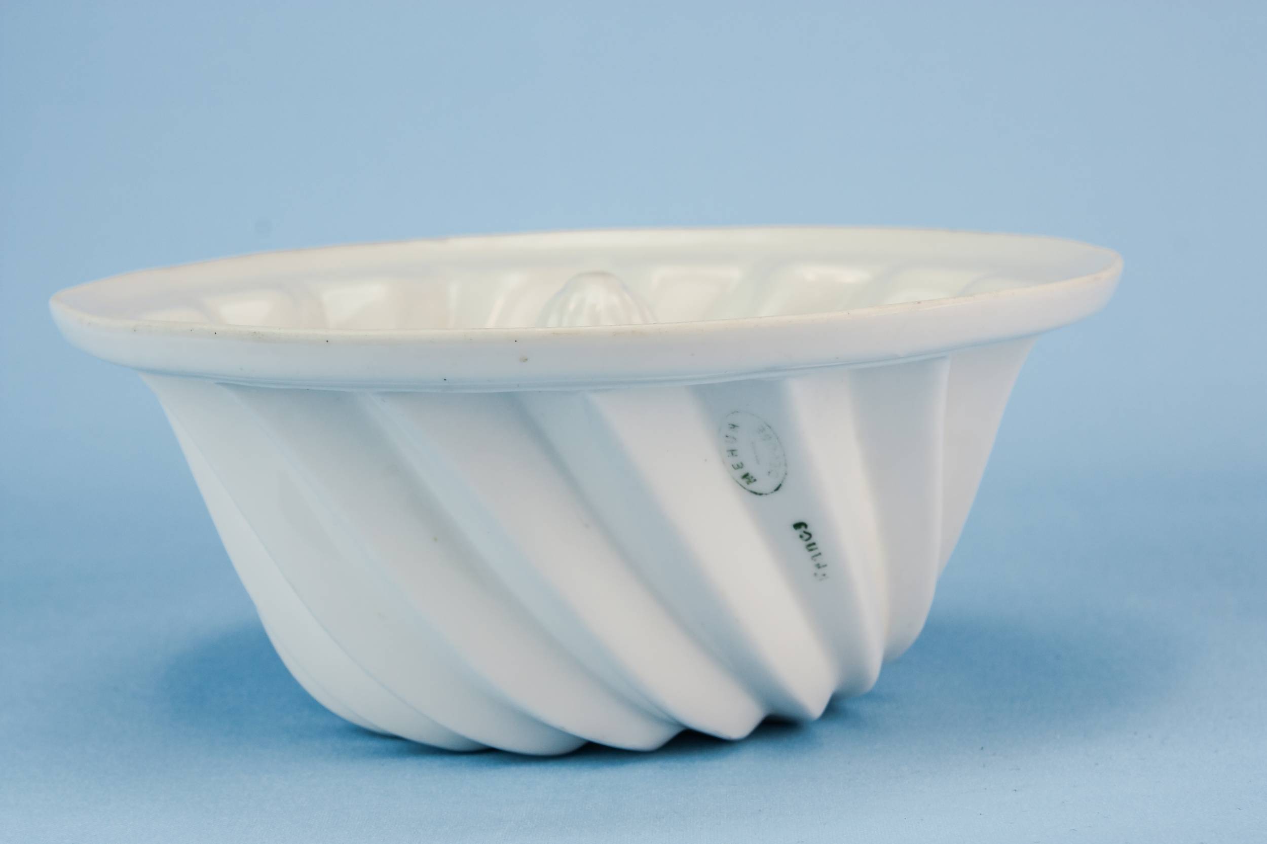 Vintage Pottery Ribbed — Mehun pottery baking mould 2