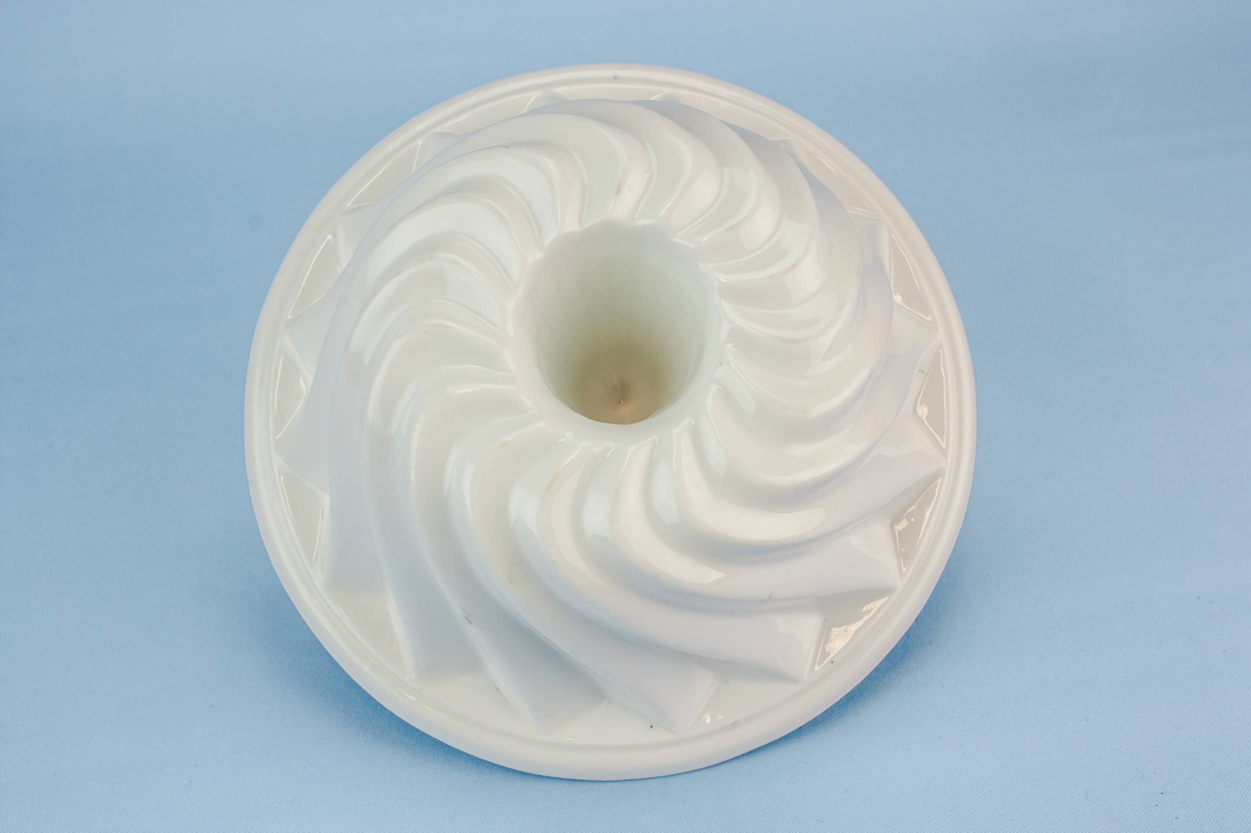 Vintage Pottery Ribbed — Mehun pottery baking mould 4