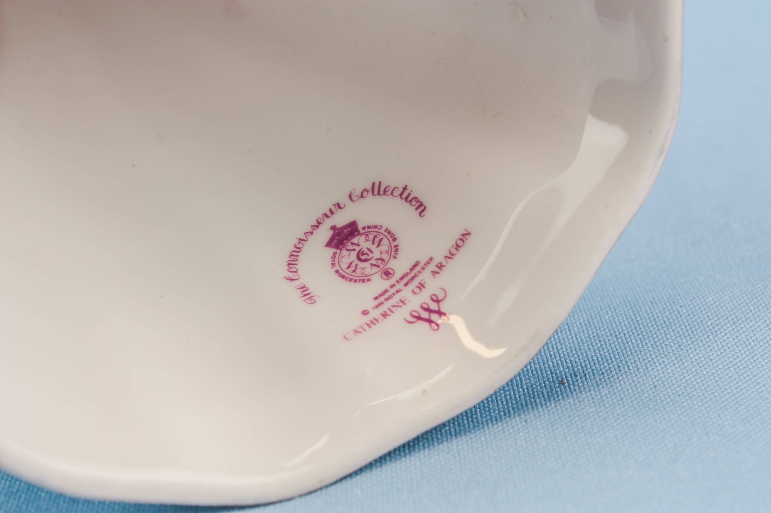 Elegant Vintage Royal — Bone china candle snuffer 4