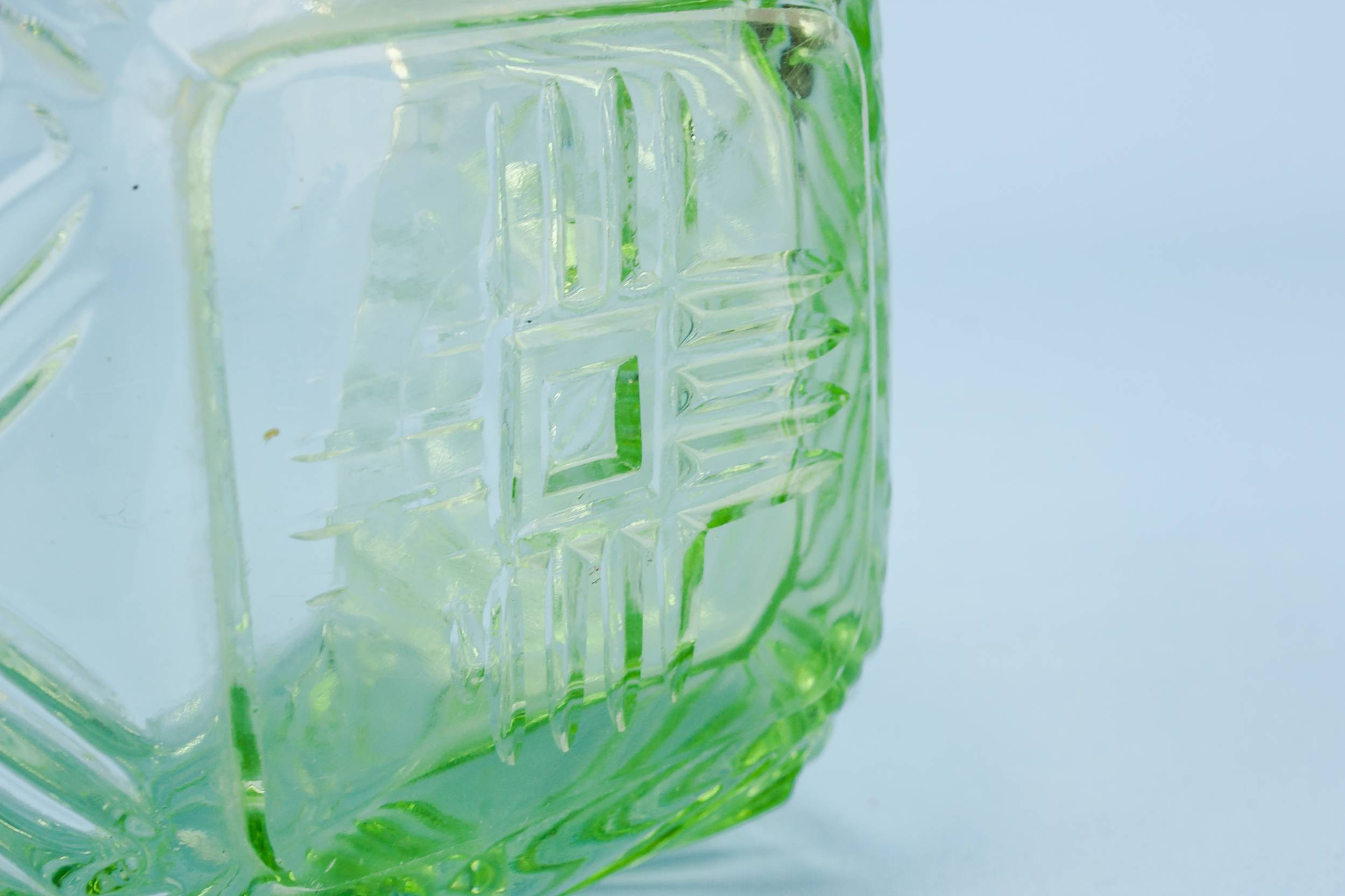Mid-Century Modern Vintage — Mid-Century Modern glass vase 4