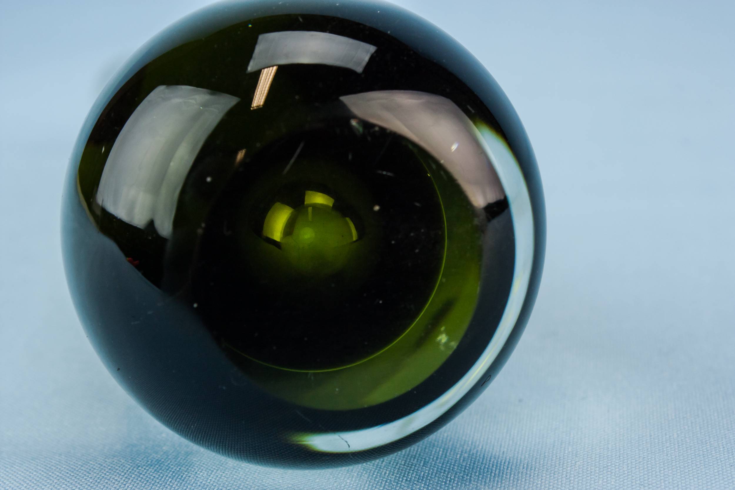 Vintage Glass Caithness — Green glass vase 3