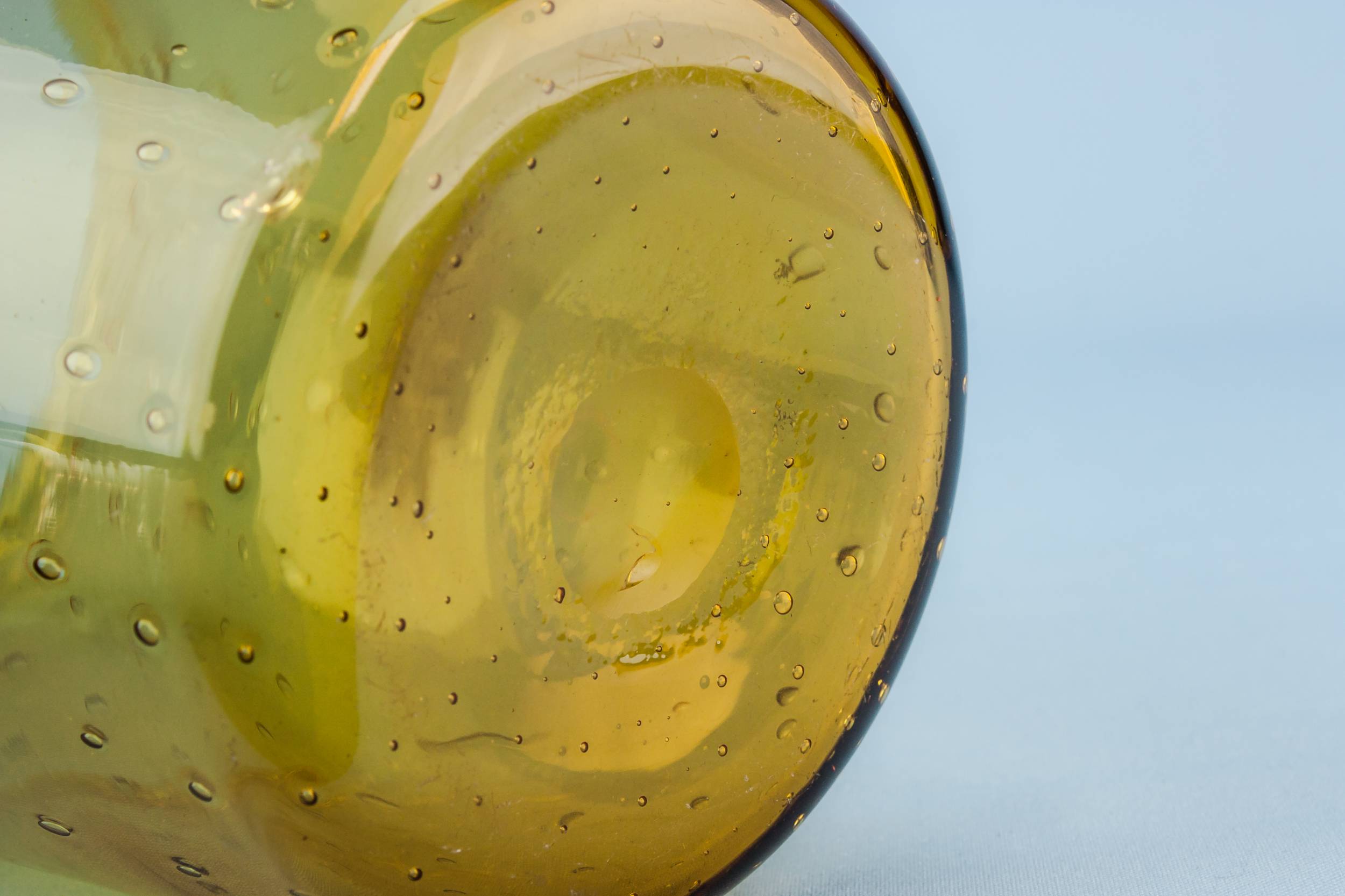 Traditional Glass Bubbles — Medium tapered vase 4