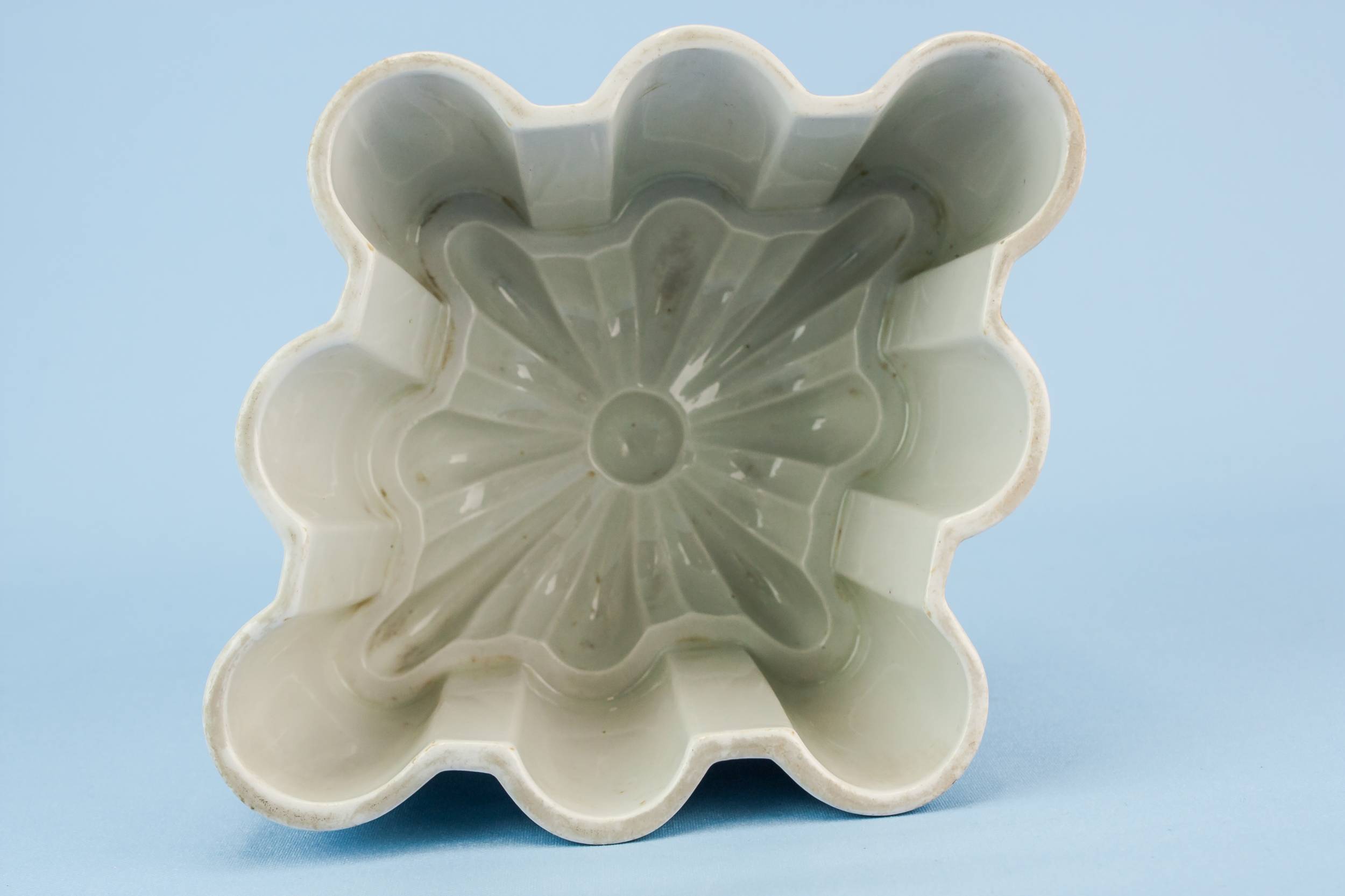 Vintage Art Deco — Stoneware baking mould 1