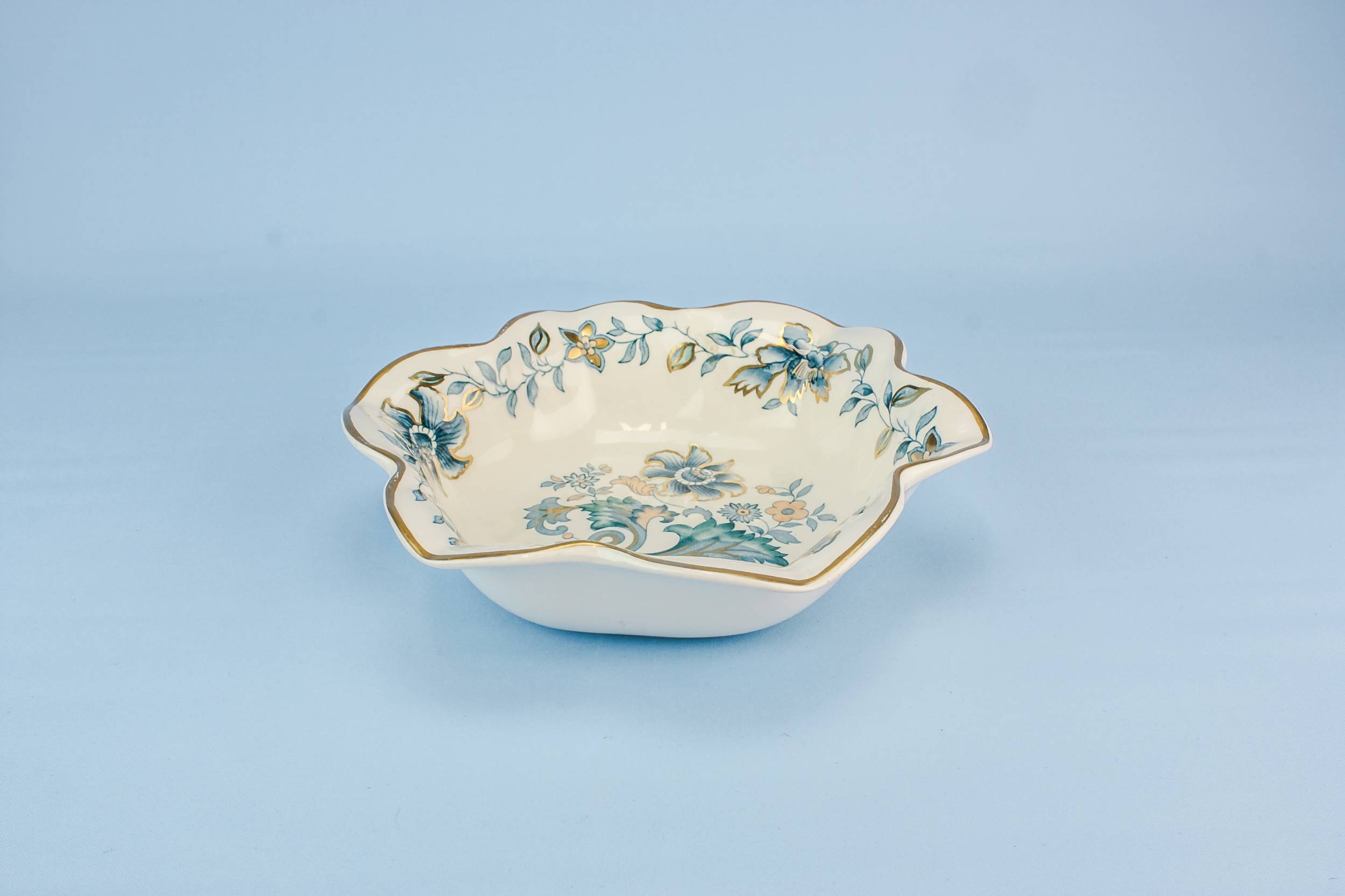 Vintage Pottery Palladian — Blue and white serving bowl