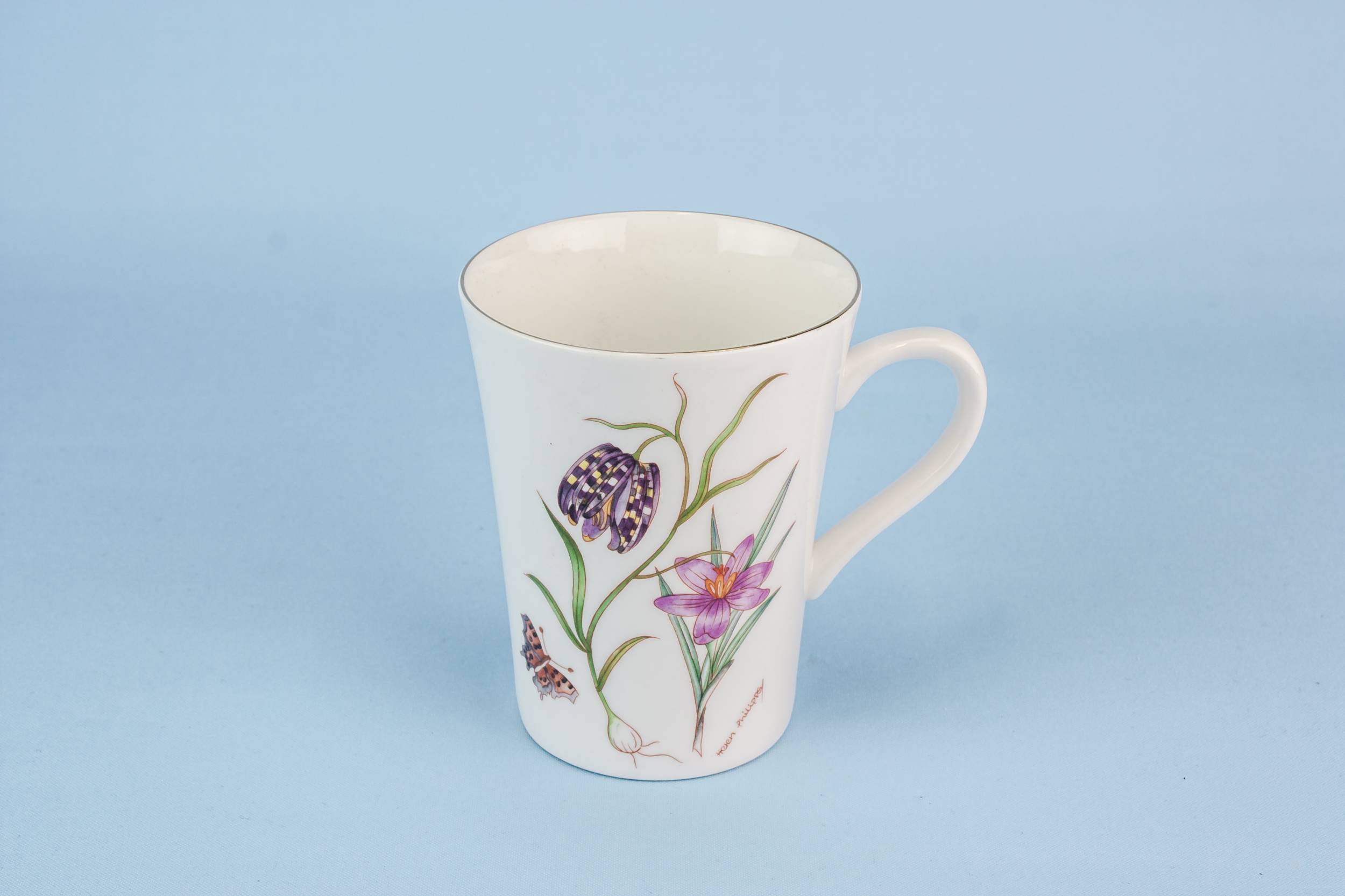 Elegant Vintage Cup — Bone china floral mug