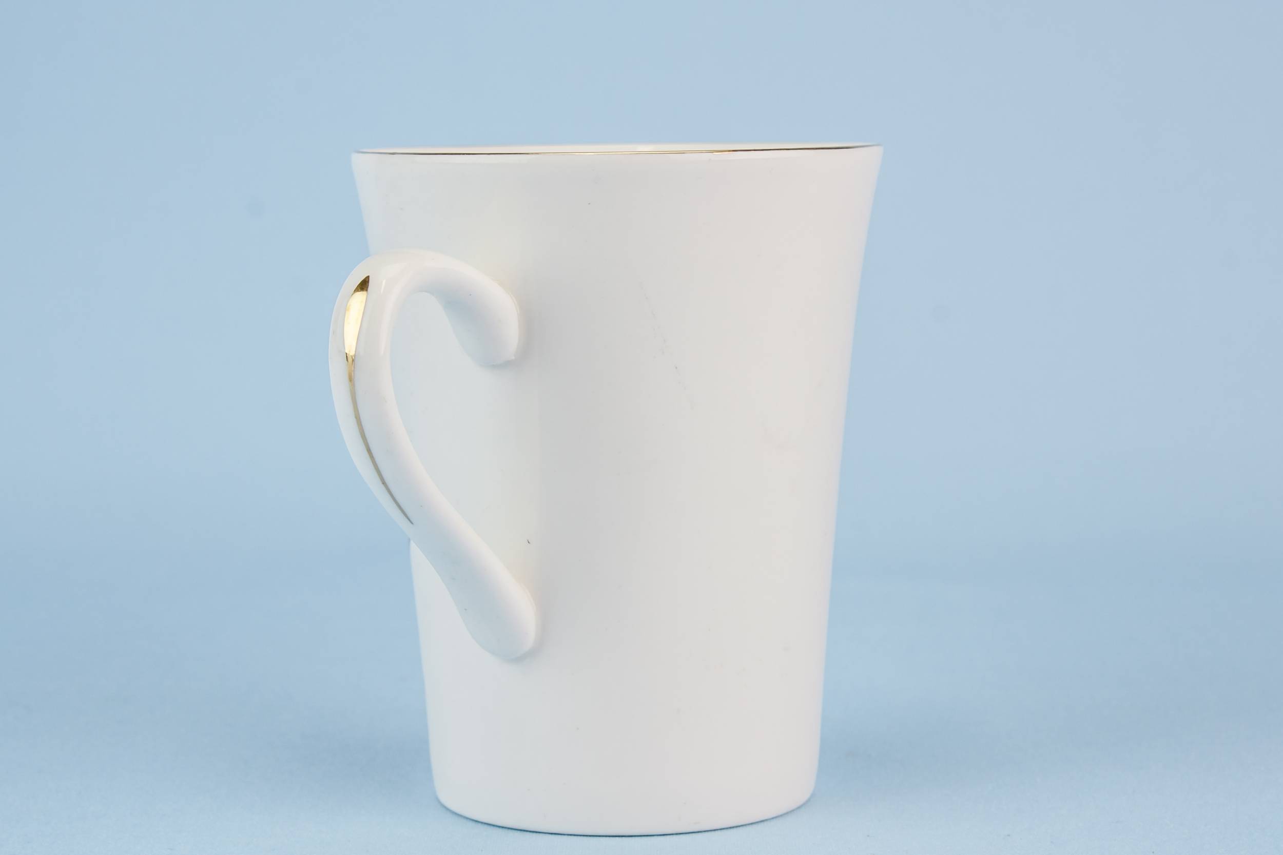 Elegant Vintage Cup — Bone china floral mug 1