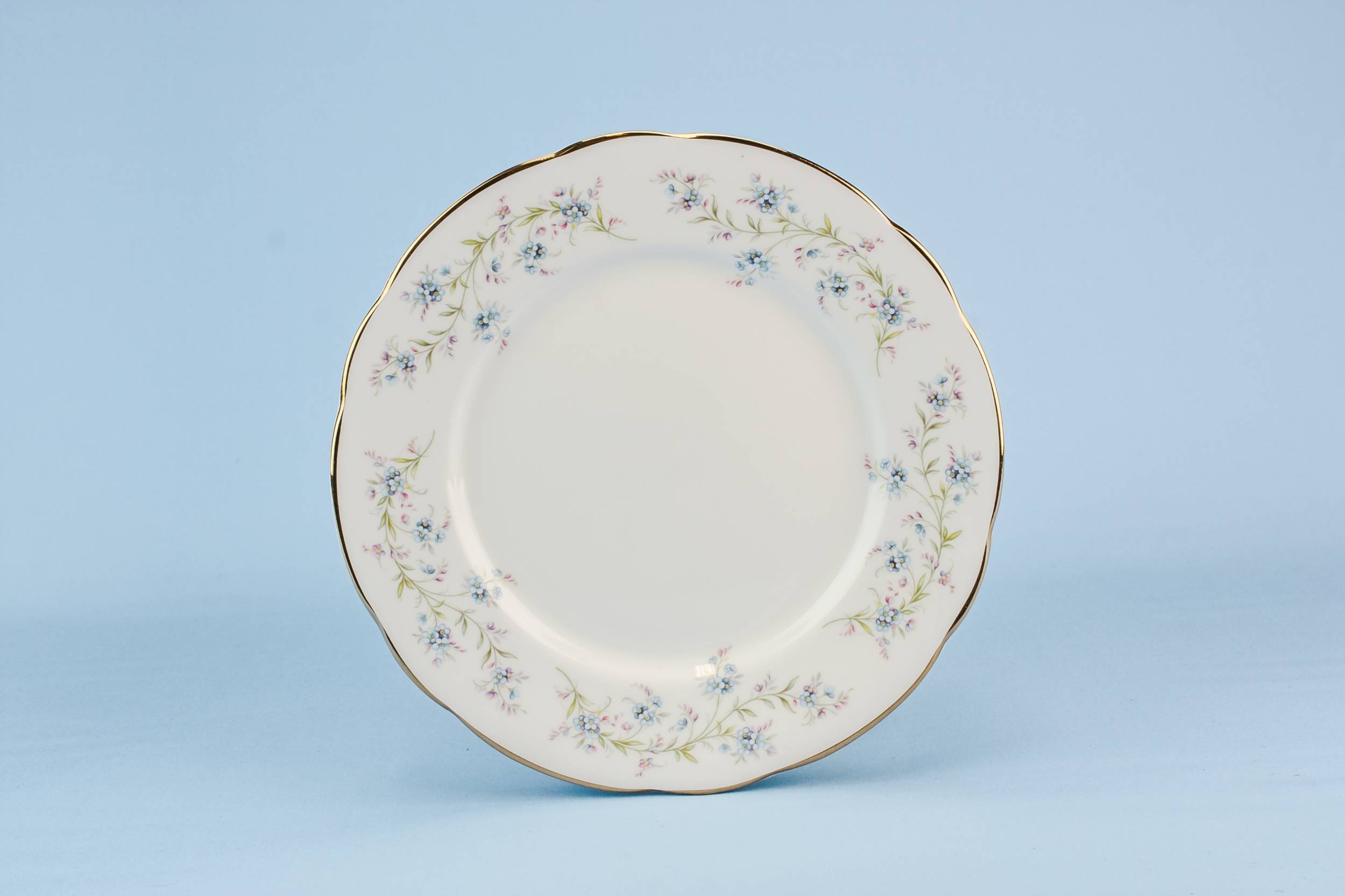 Charming Bone China — 3 retro bone china plates