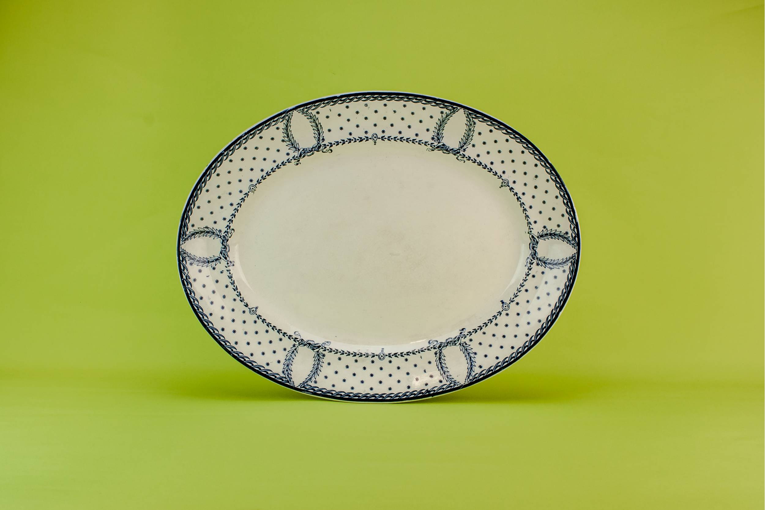 Neo-Classical Elegant Belgrave — Blue and white platter