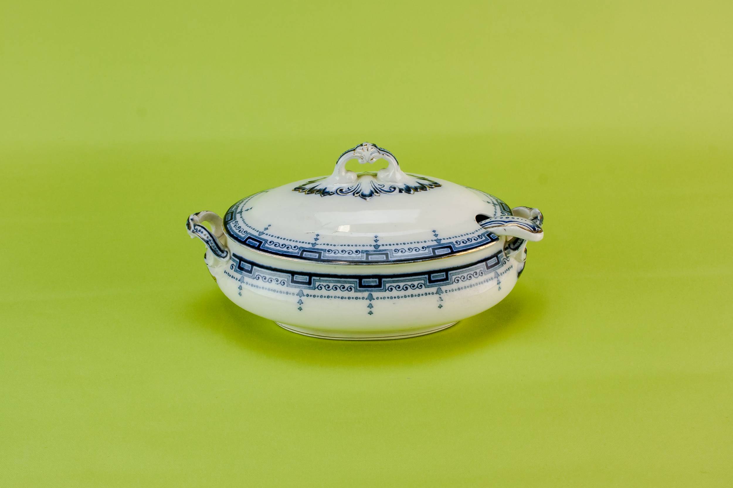 Antique Blue And — Gravy tureen and ladle