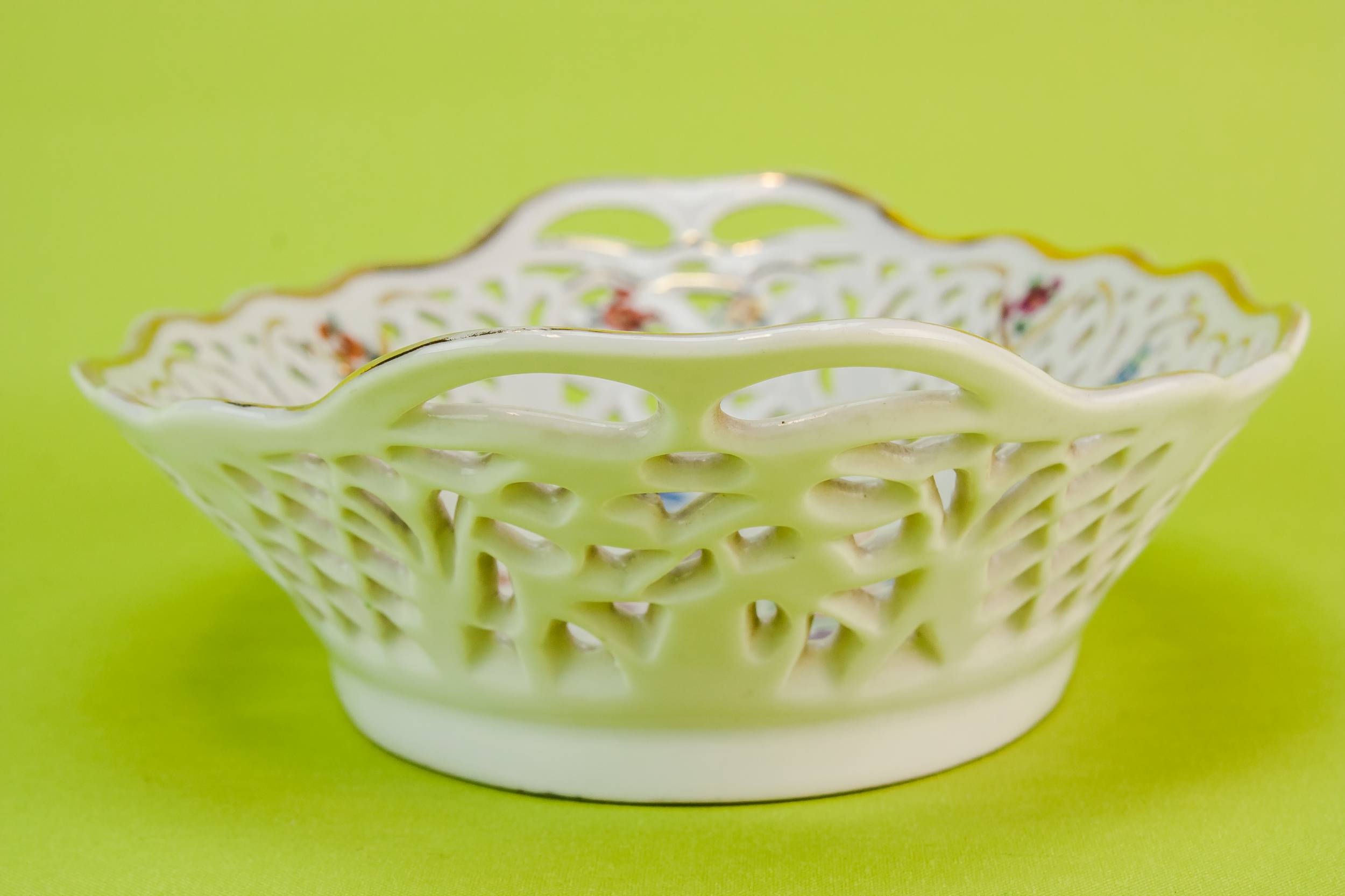 Traditional Elegant Porcelain — Traditional porcelain bowl 2