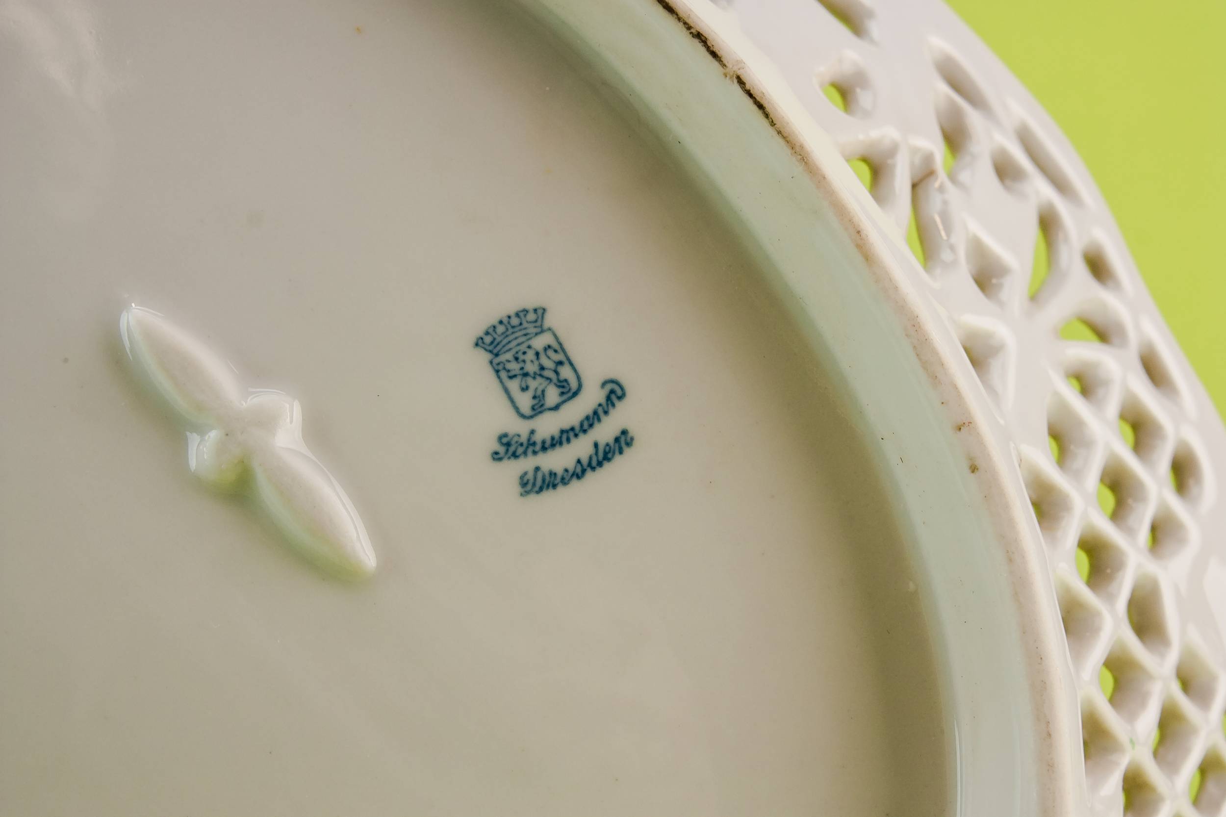 Traditional Elegant Porcelain — Traditional porcelain bowl 3