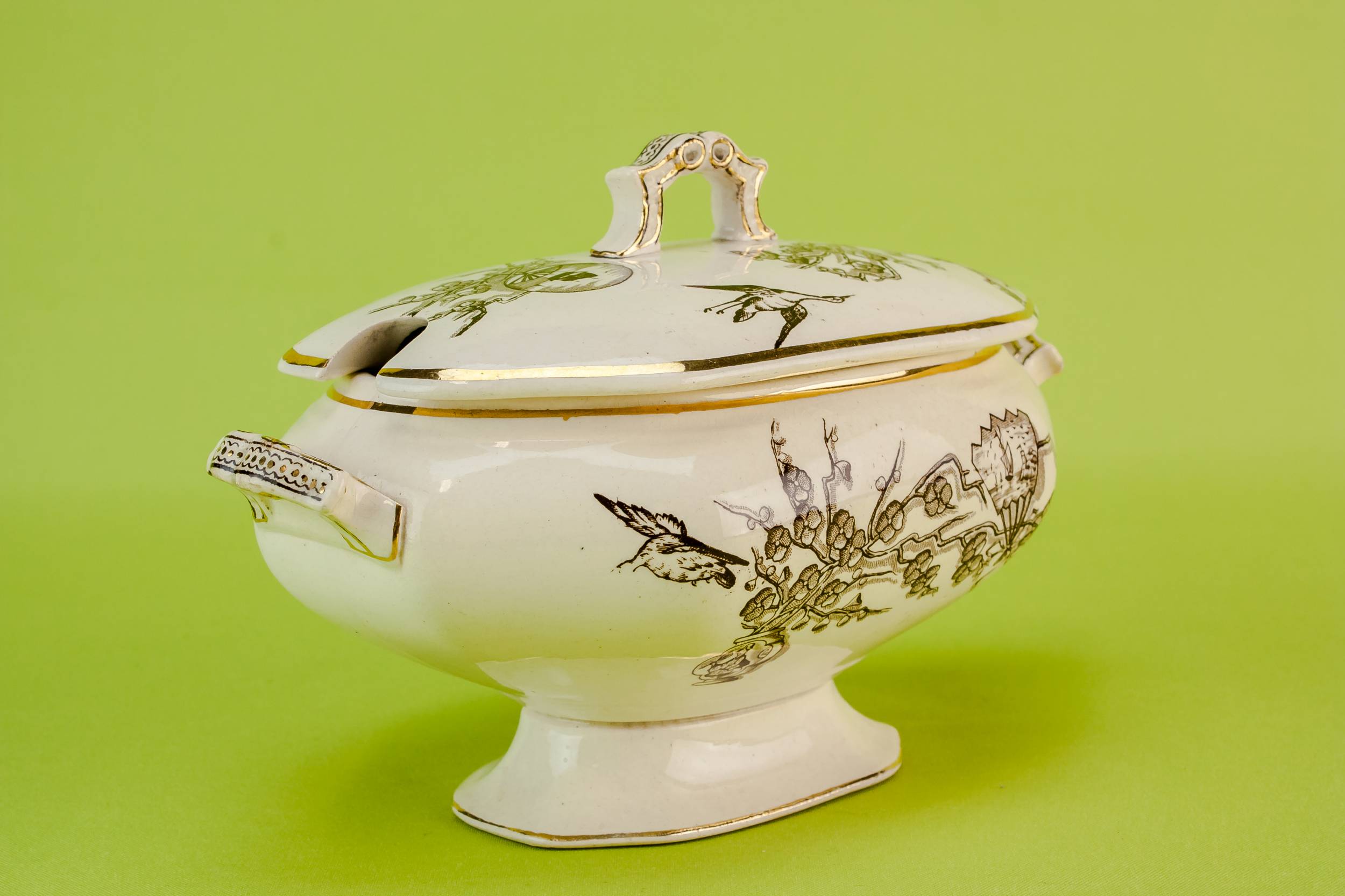 Antique Aesthetic Movement — Serving tureen and lid 1