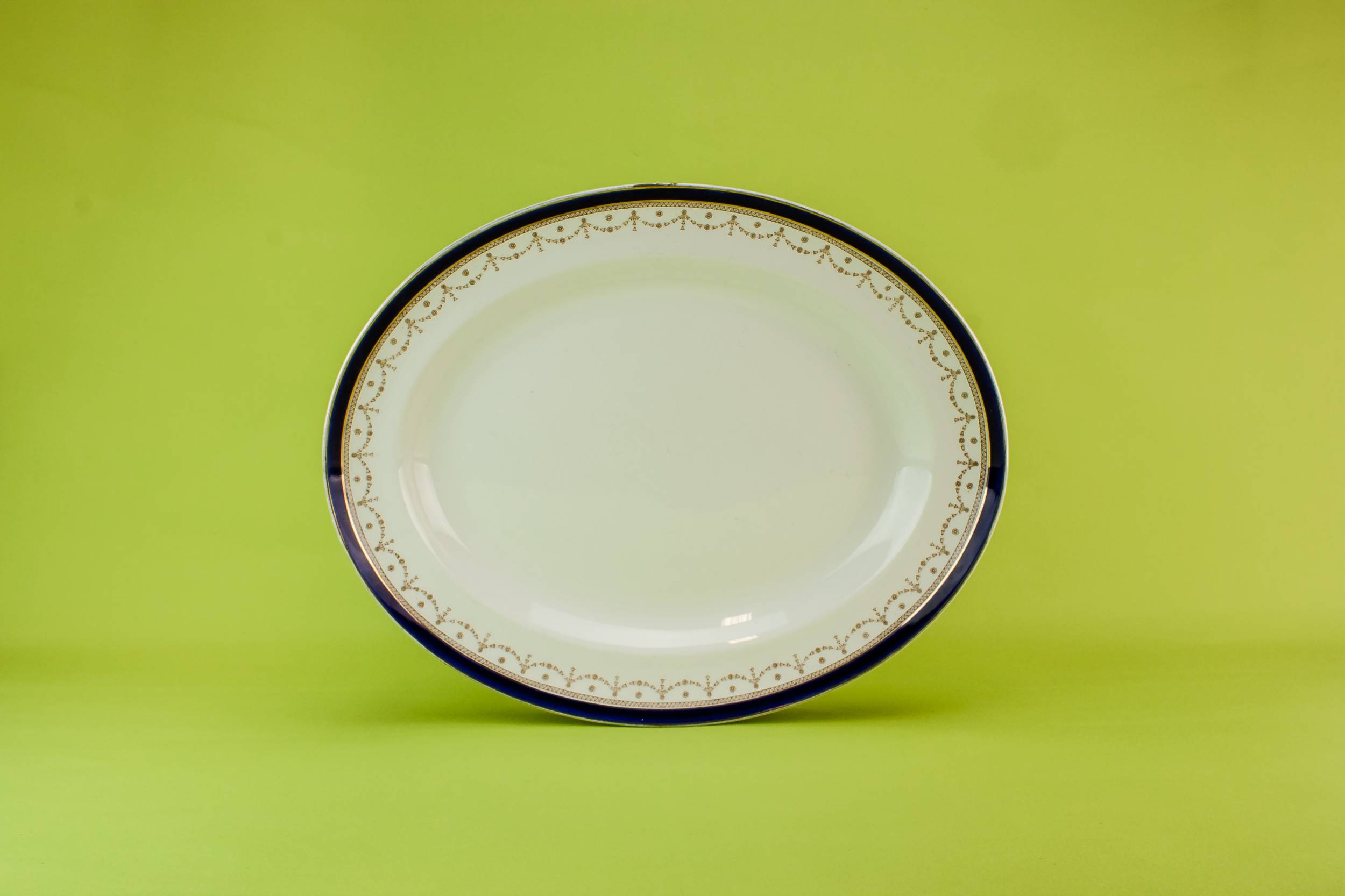 Blue And White — Large blue border platter